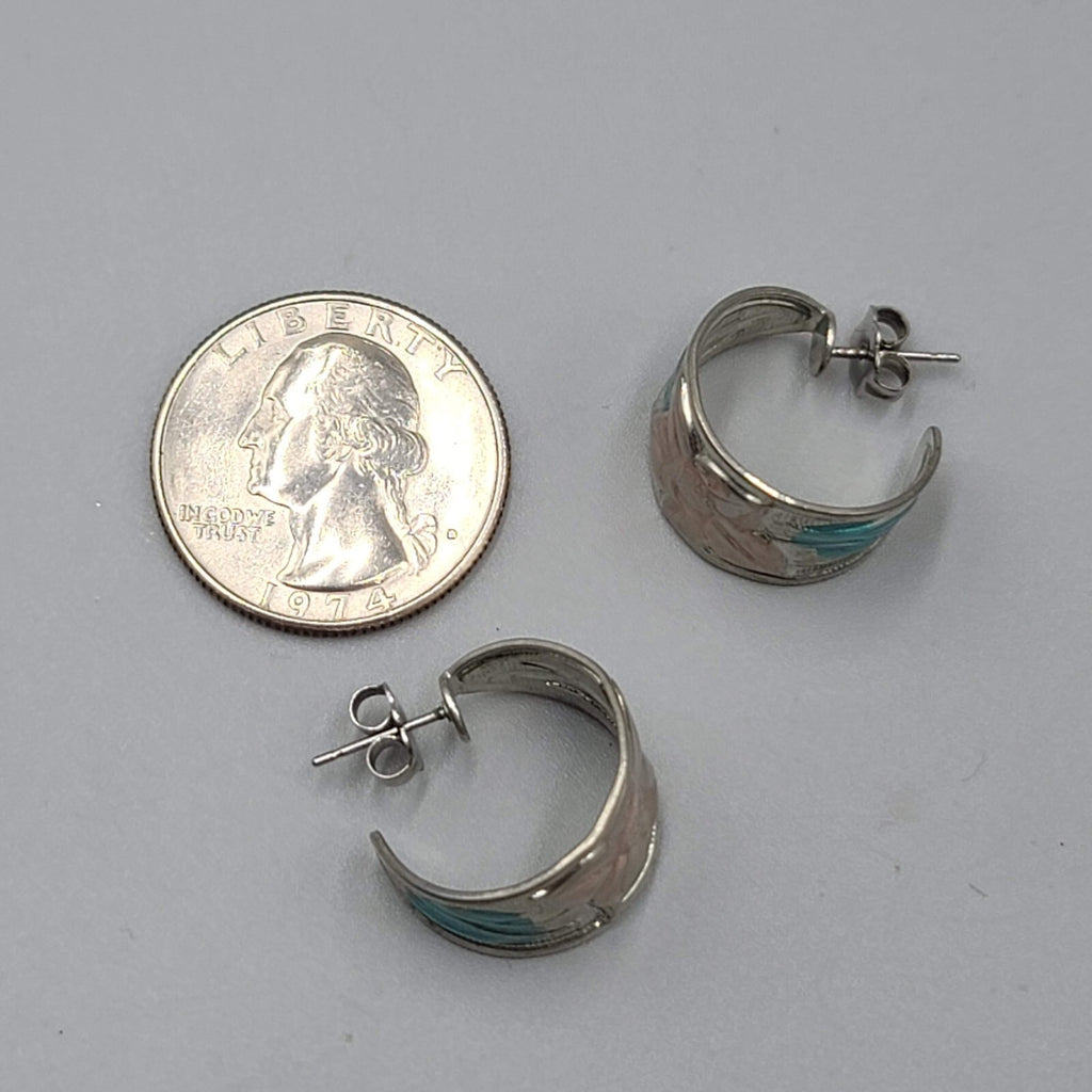 Vintage Hoops Pierced Earrings Silver tone Pastel Pink Blue Embossed Flowers 5/8
