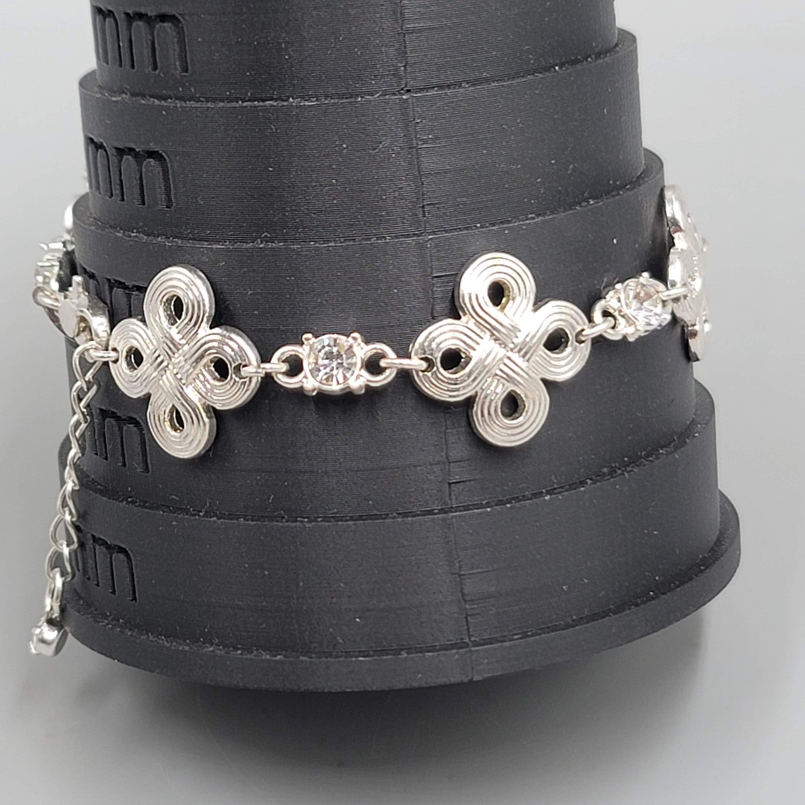 Ann Taylor Bracelet Silver Tone Crystal Accent Adjustable Toggle Chain 8 Inch NW