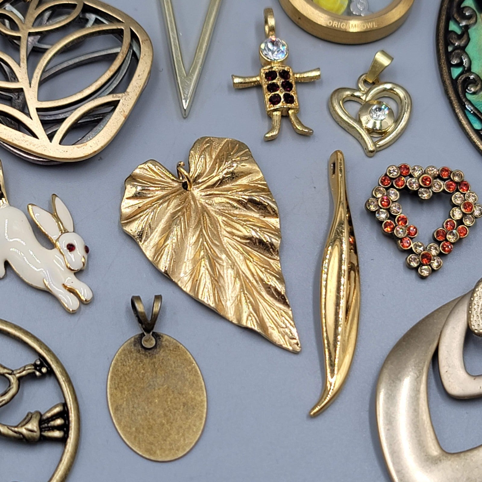All Modern Pendant Lot of 32 Heart Gold tone