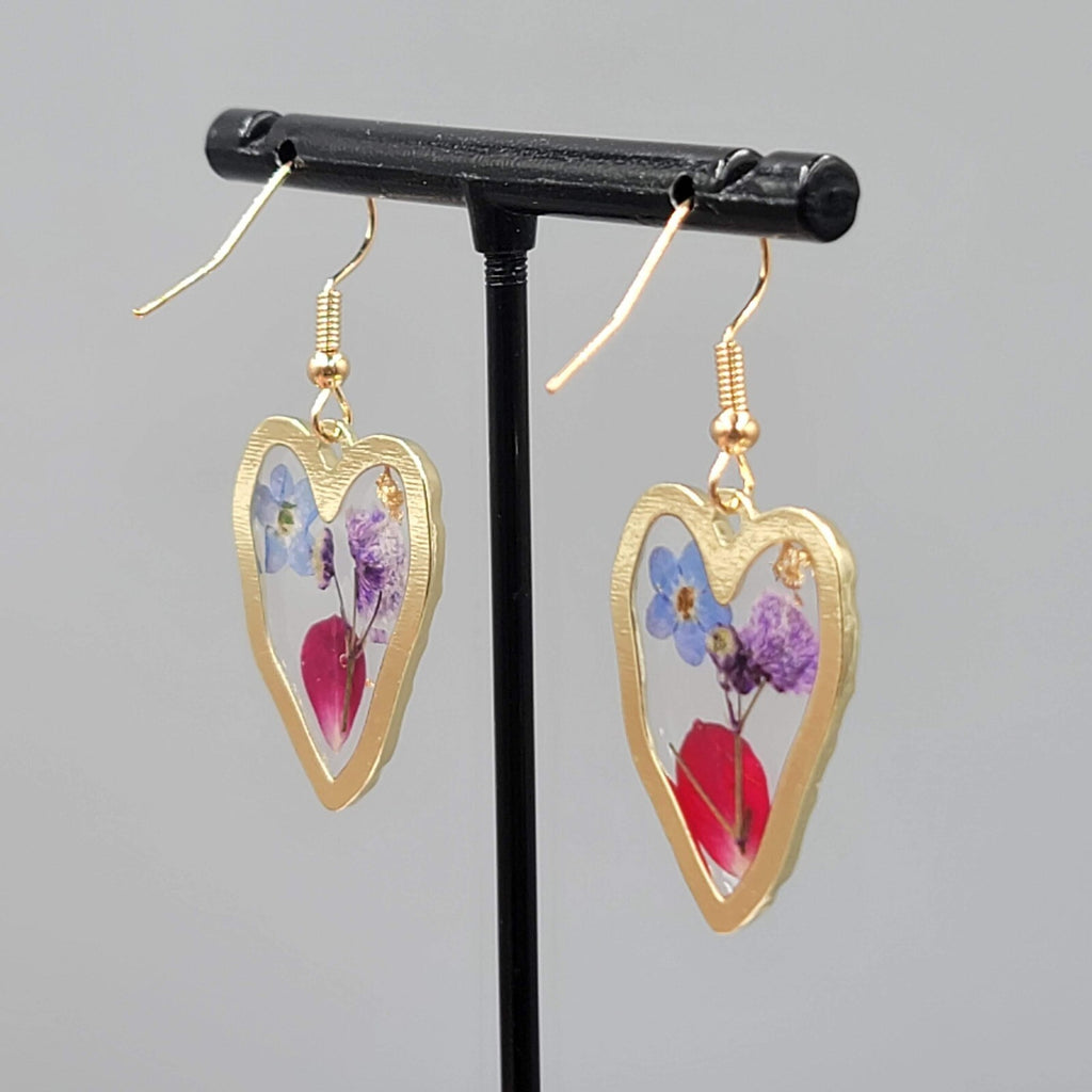 Real Flower Heart Pierced Earrings Gold tone Dangle Resin 1"