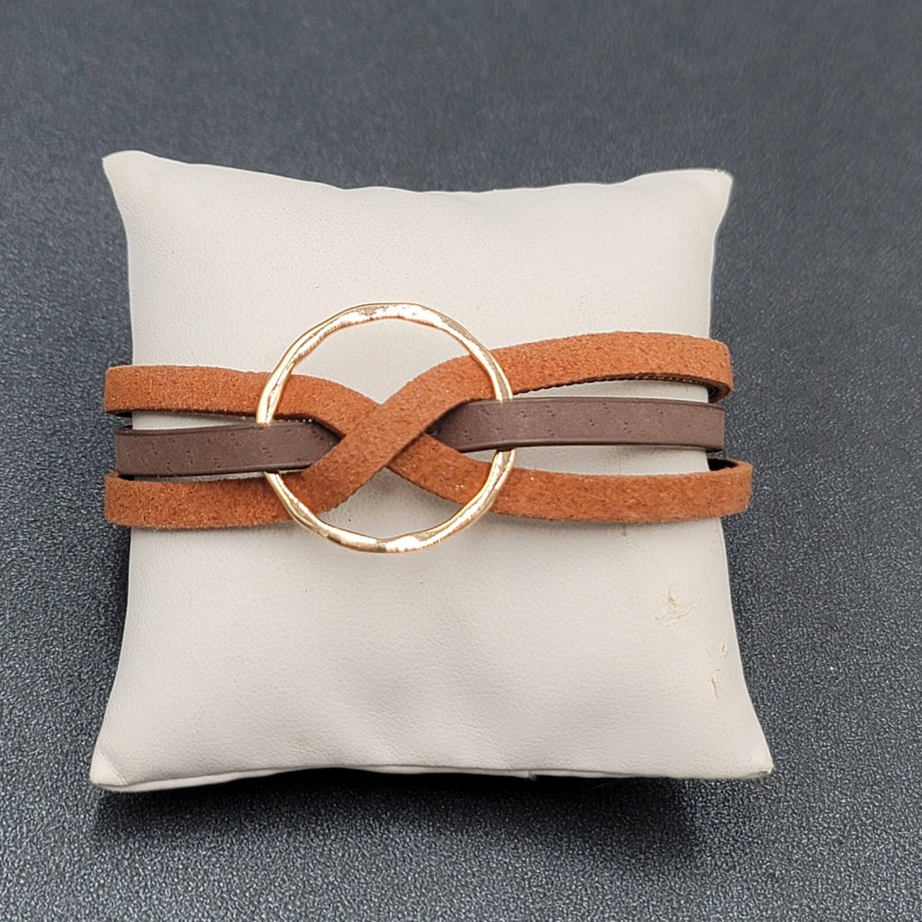 Leather Bracelet Gold tone Circle Magnet Closure Unsigned   7"