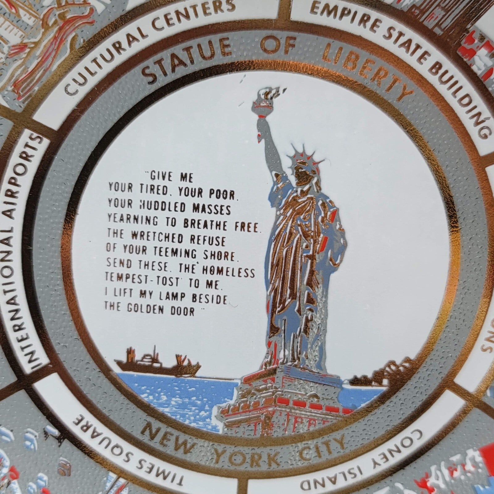 Vintage Houze Art Glass Wavy Souvenir Dish Bowl New York Statue Of Liberty 7"