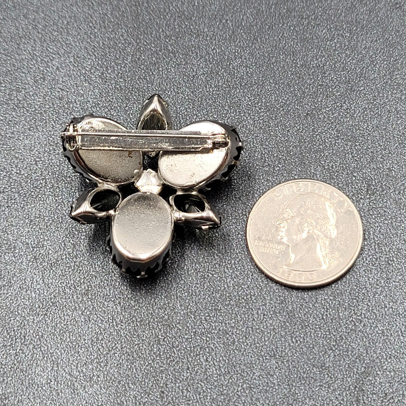 Vintage Rhinestone Brooch Green Glass Prong Set Estate Jewelry 1.5"