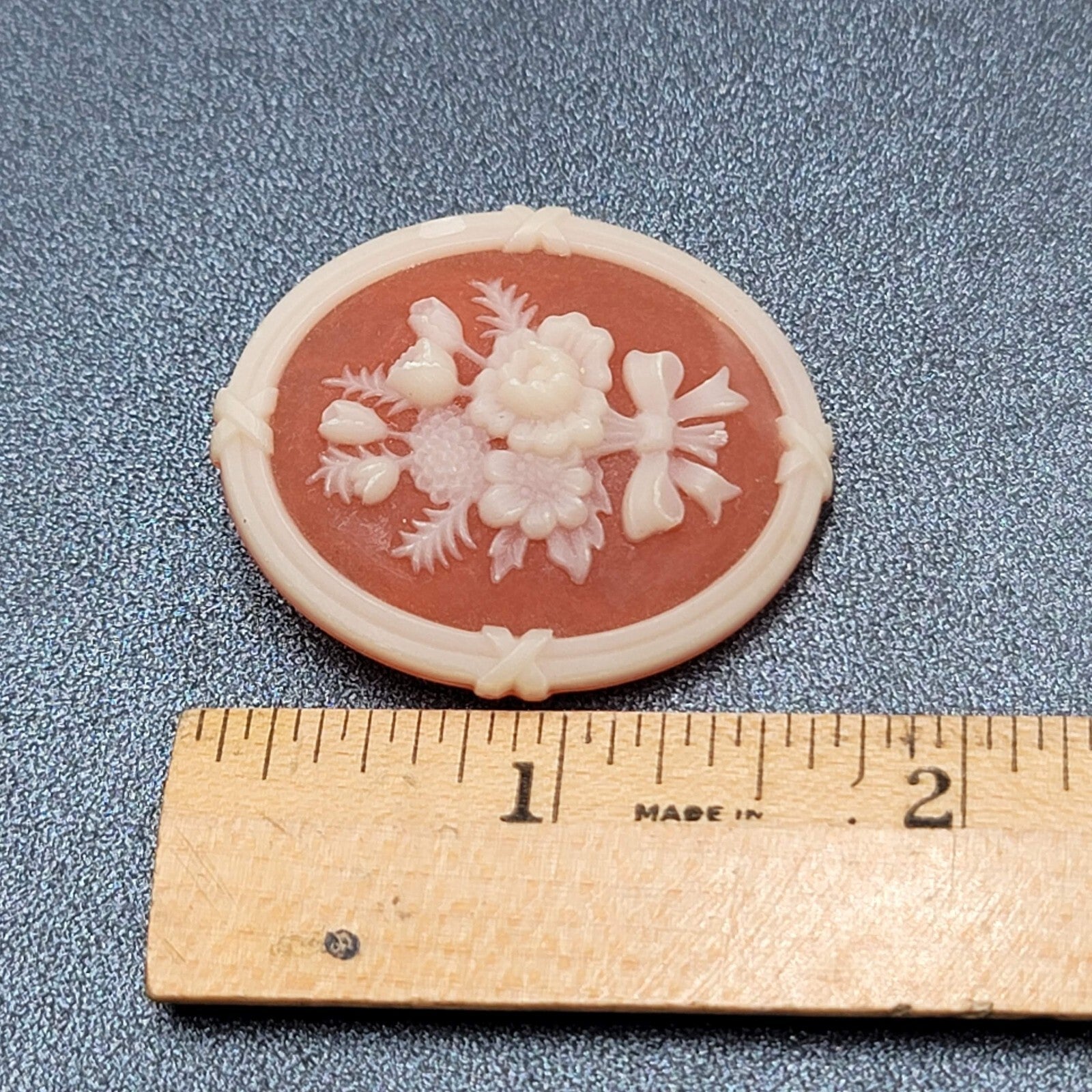 Vintage AVON Coral Resin Cameo Flower Floral Bouquet Oval Brooch Pin 1.5"