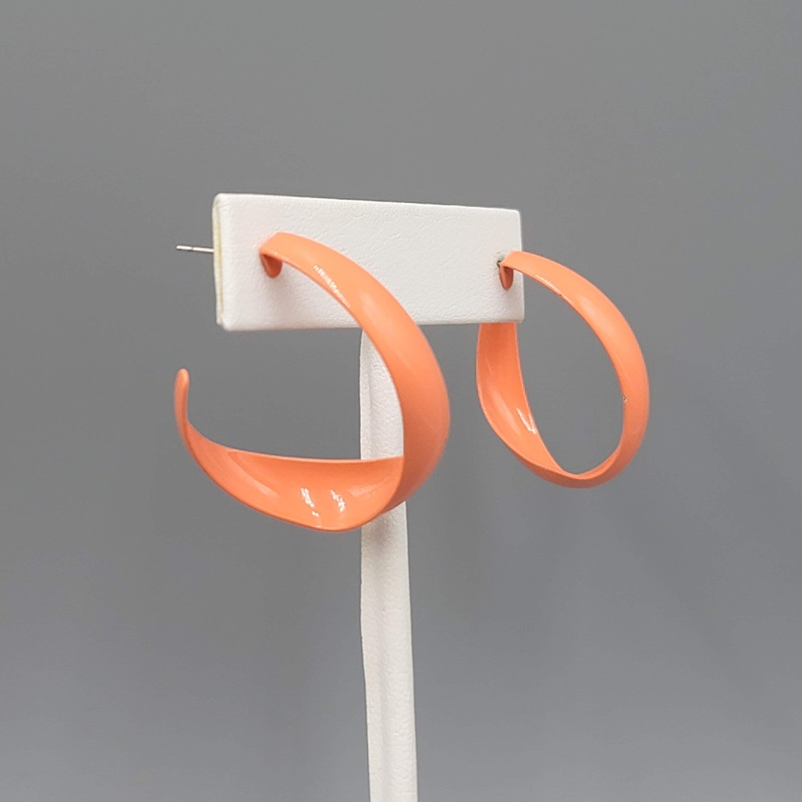 Vintage Coral Enamel Pierced Earrings Twist Hoop Drop 1.25"