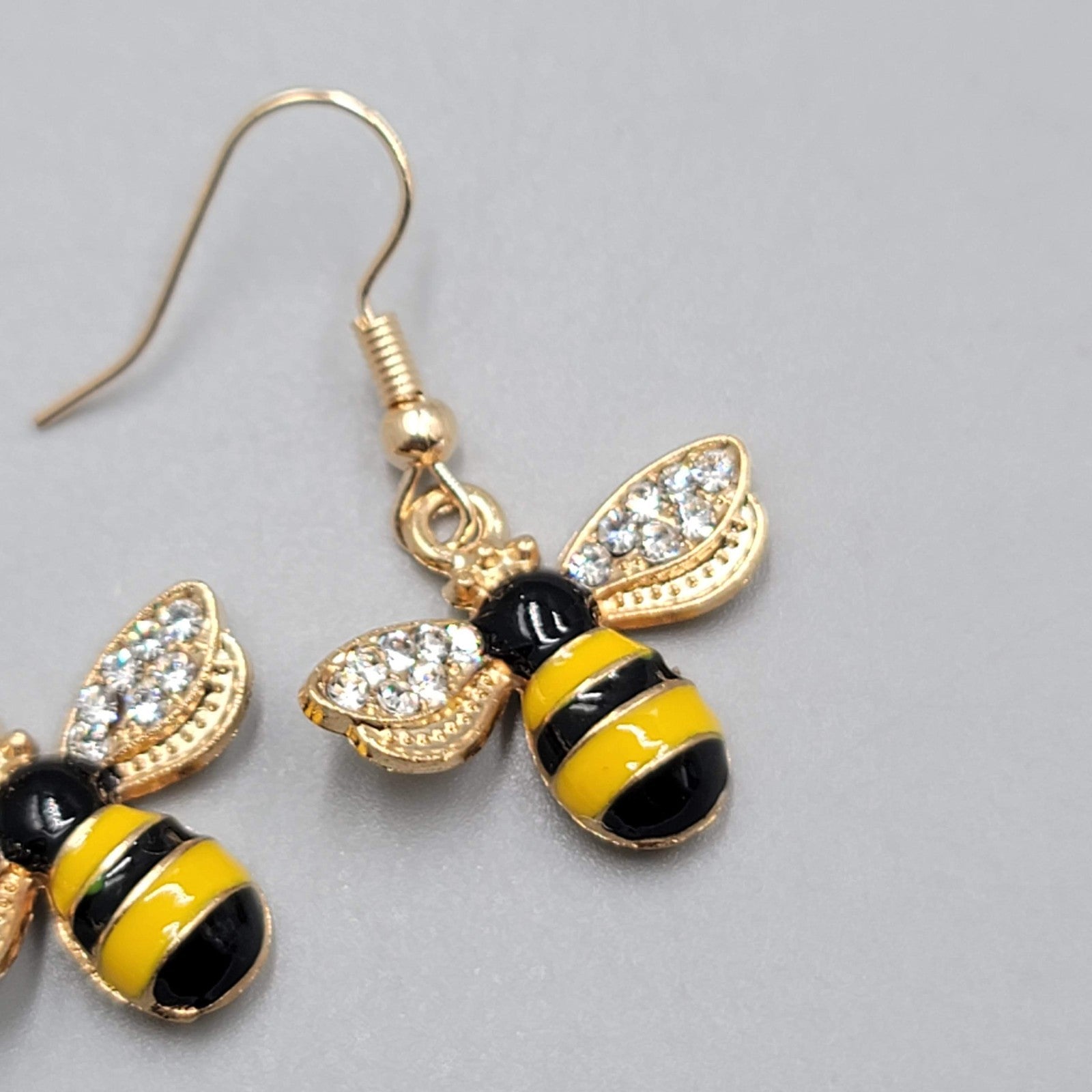 Bumble Bee Pierced Earrings Gold tone Rhinestone Yellow Enamel Dangle New 5/8"