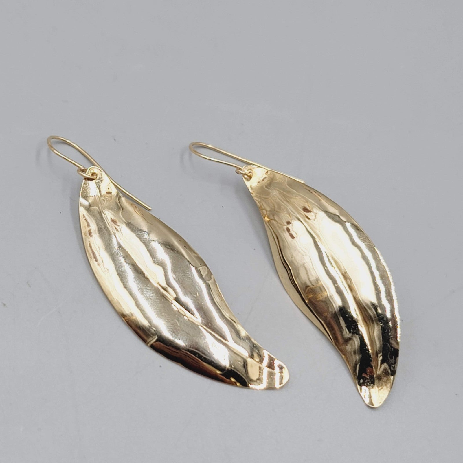 Modernist Leaf Pierced Earrings Gold tone Dangle 2.25 in Lightweight