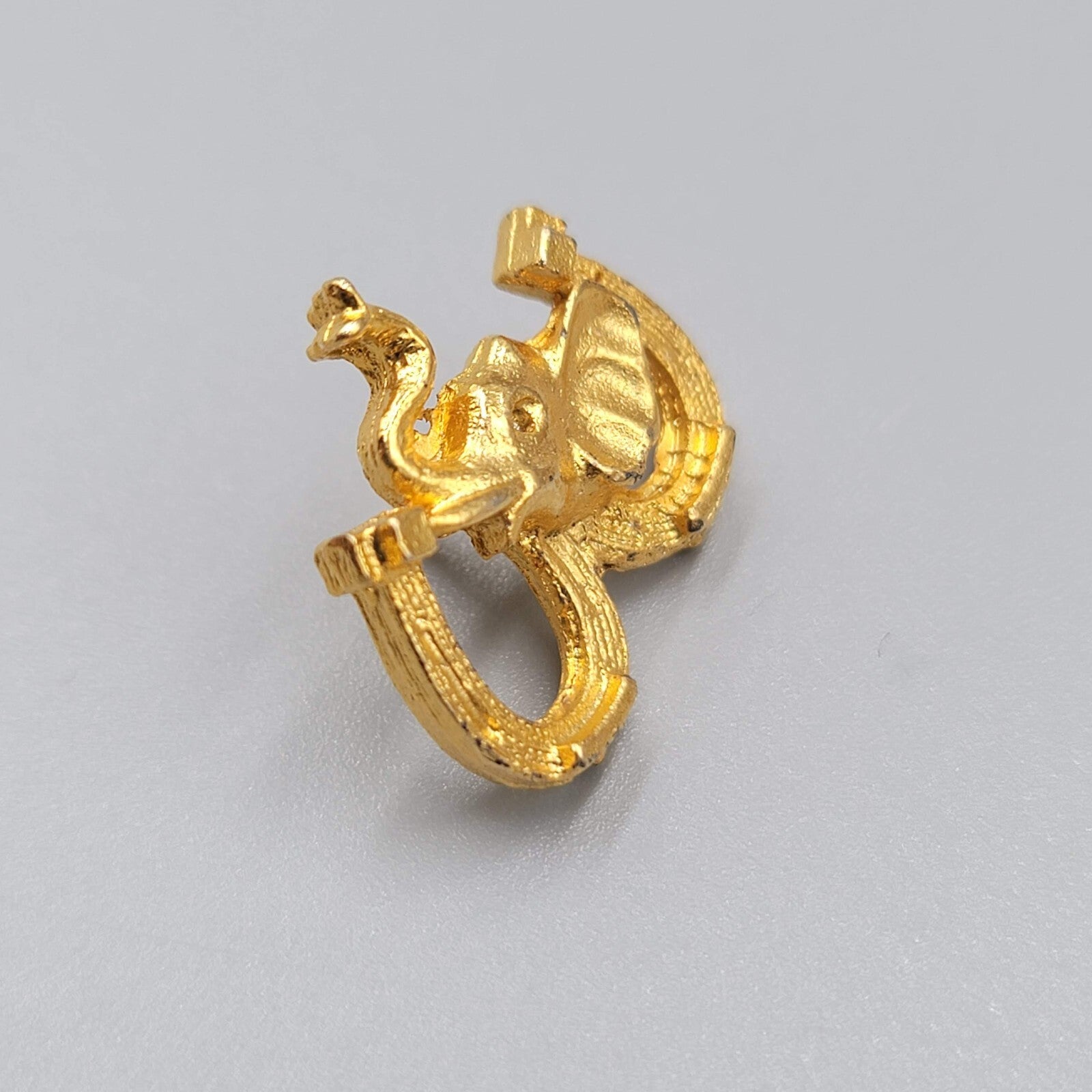 Vintage Elephant Double Horseshoes Lapel Pin Republican GOP 3/4"