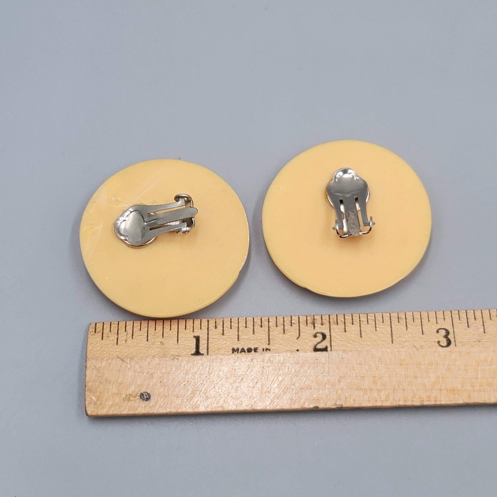 Vintage Artistic Round Acrylic Statement Clip on Earrings 1.25"