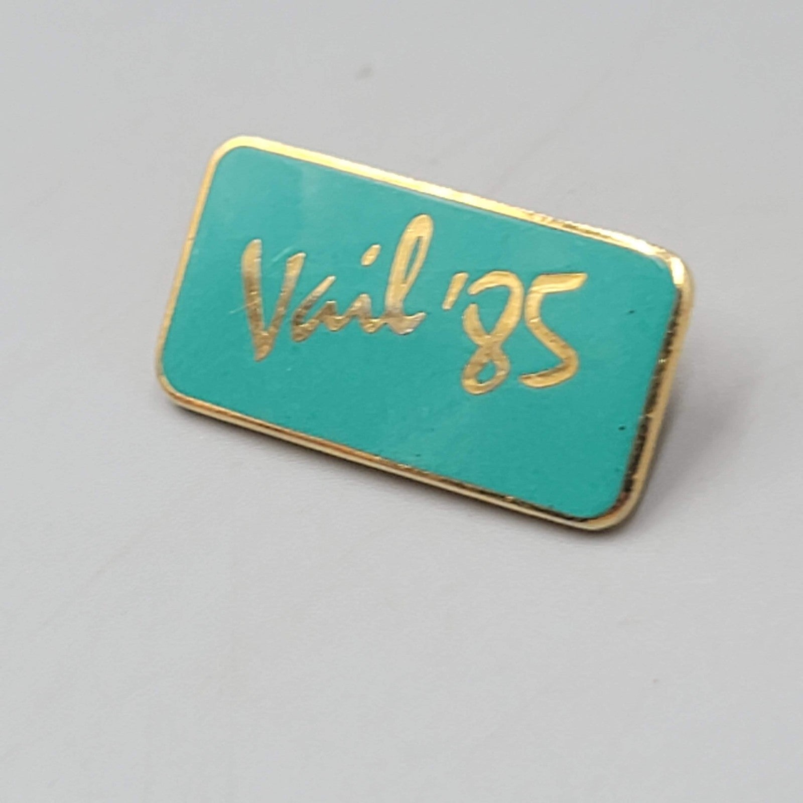 Vintage Ski Vail 1985 Enamel Pin Badge Skier Skiing Travel Souvenir 1" x 1/2"