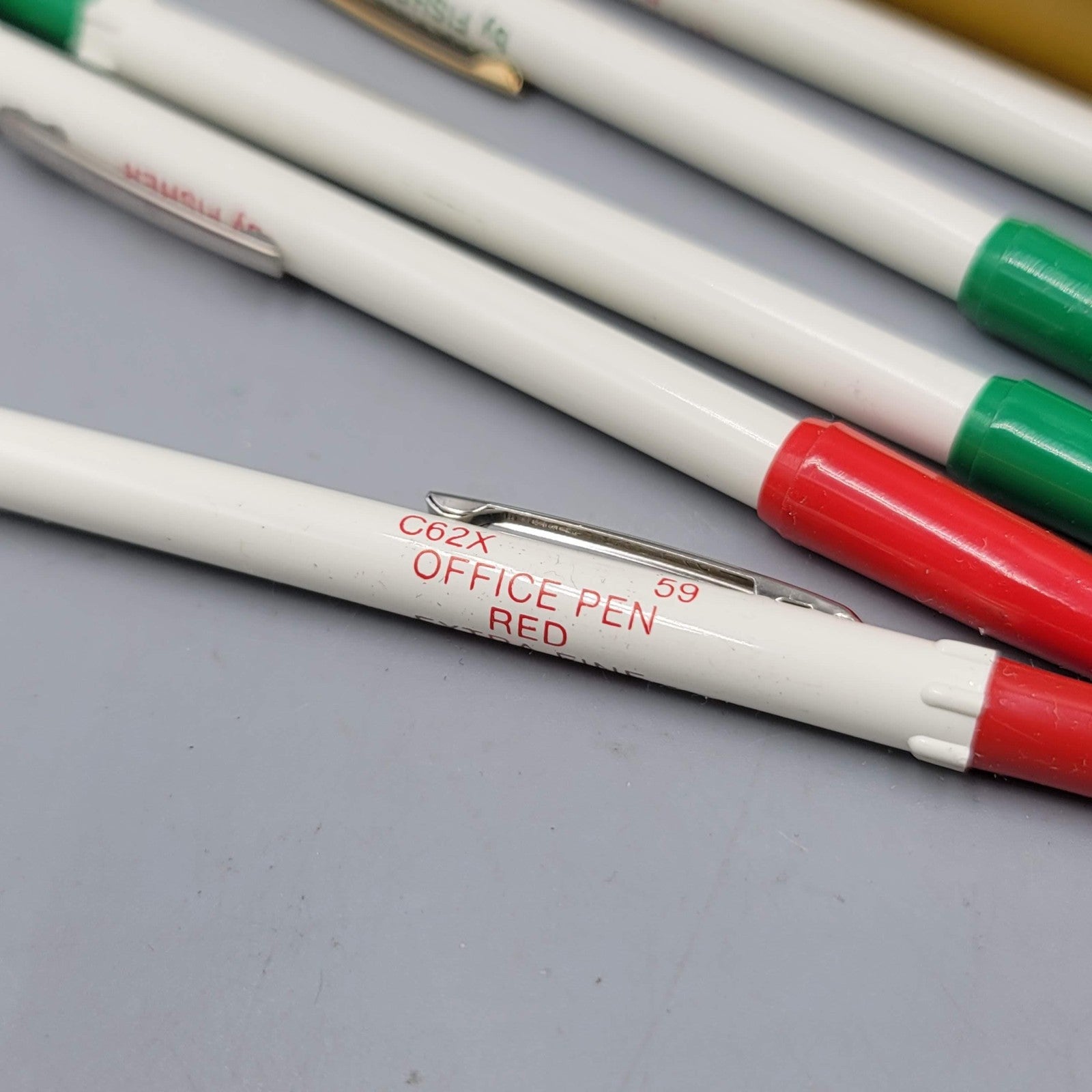 Vintage Fisher Skip Less Point Office Ballpoint Pens Lot of 5 Red Green Box USA