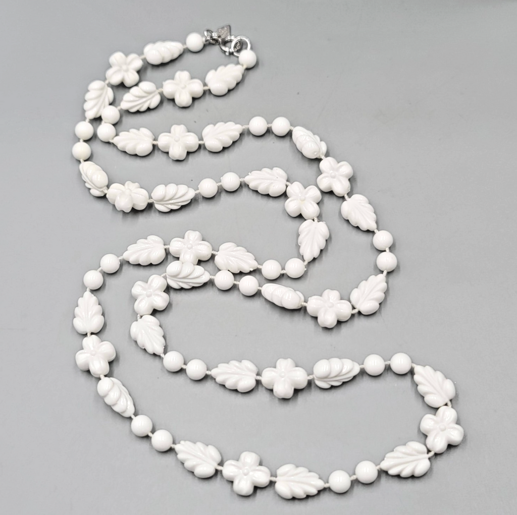 Vintage Sarah Cov Necklace White Bead Flowers Leaves 36 in