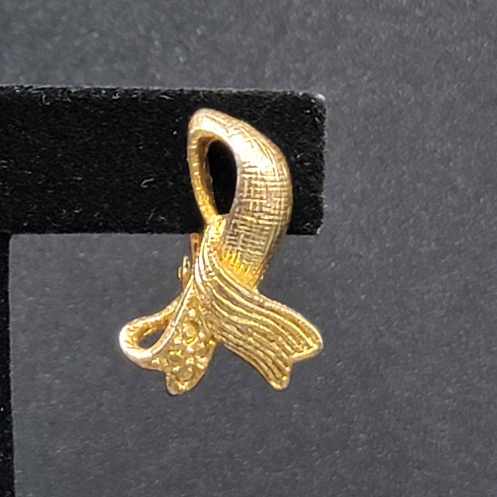 Vintage Clip on Earrings Gold Plated Textured Ribbon Style Drop 1.5"