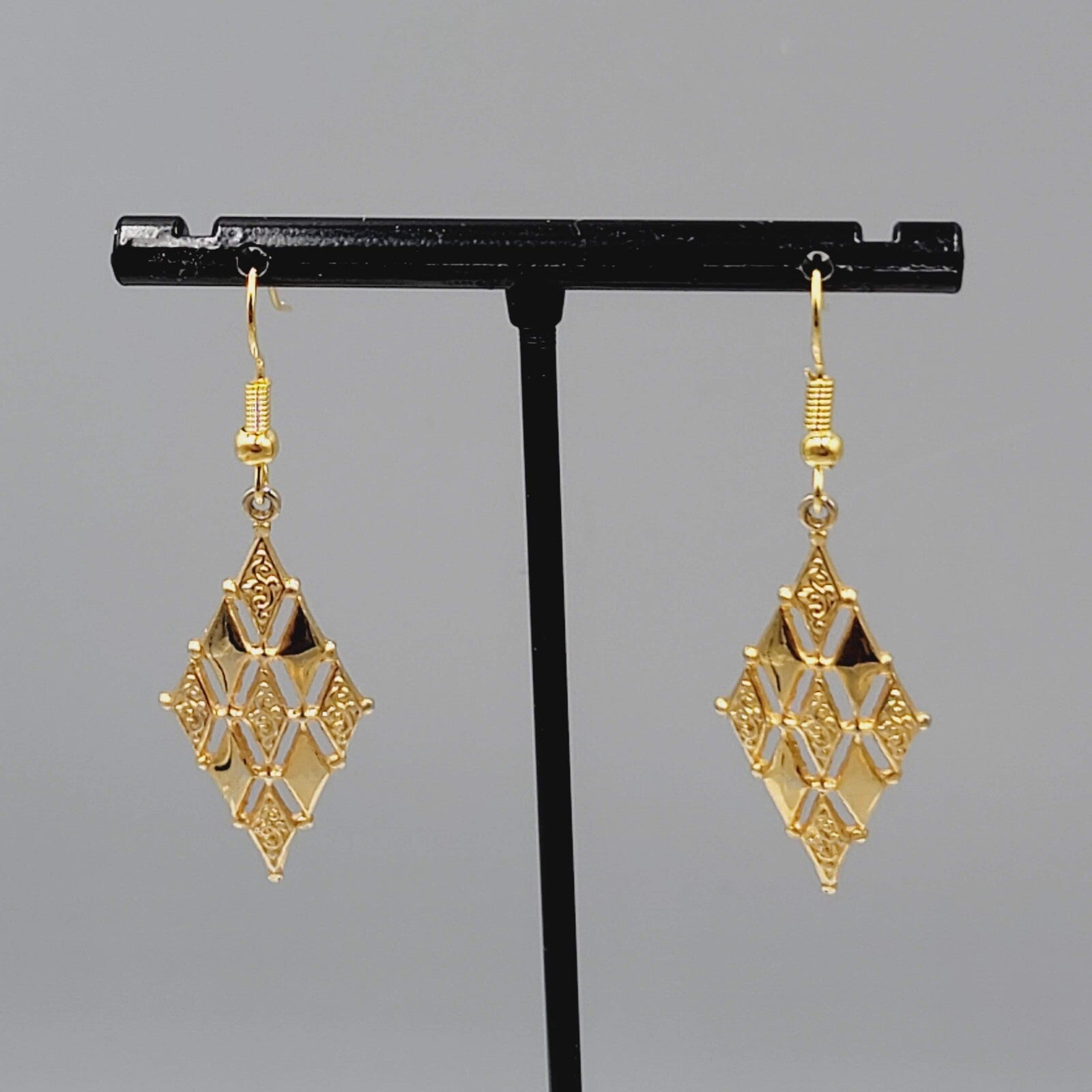 Gold Plated Dangle Pierced Earrings Textured Diamond Shape 1.25"