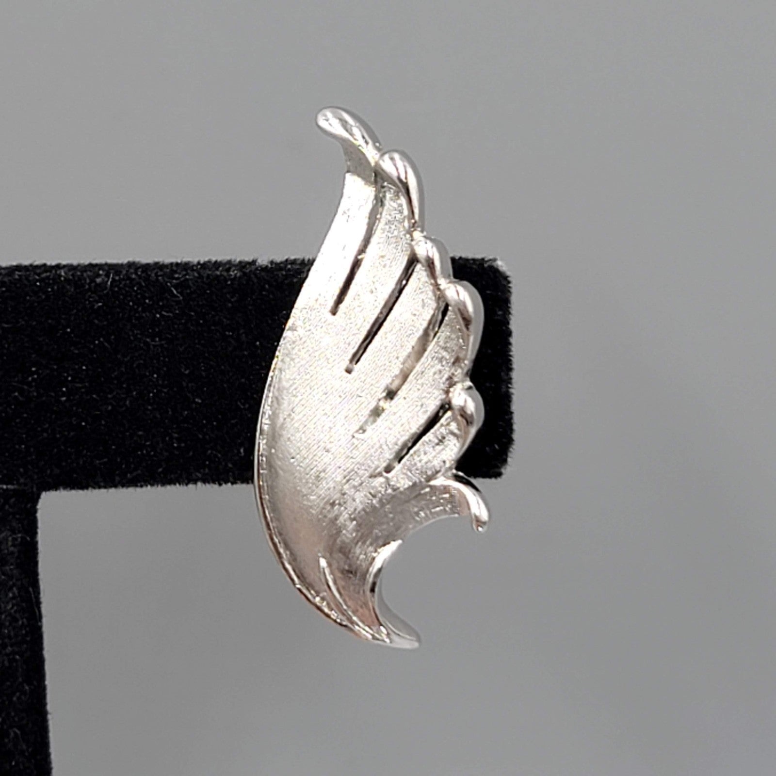 Vintage Trifari Clip on Earrings Silver Plated Leaf Climber 1.25"