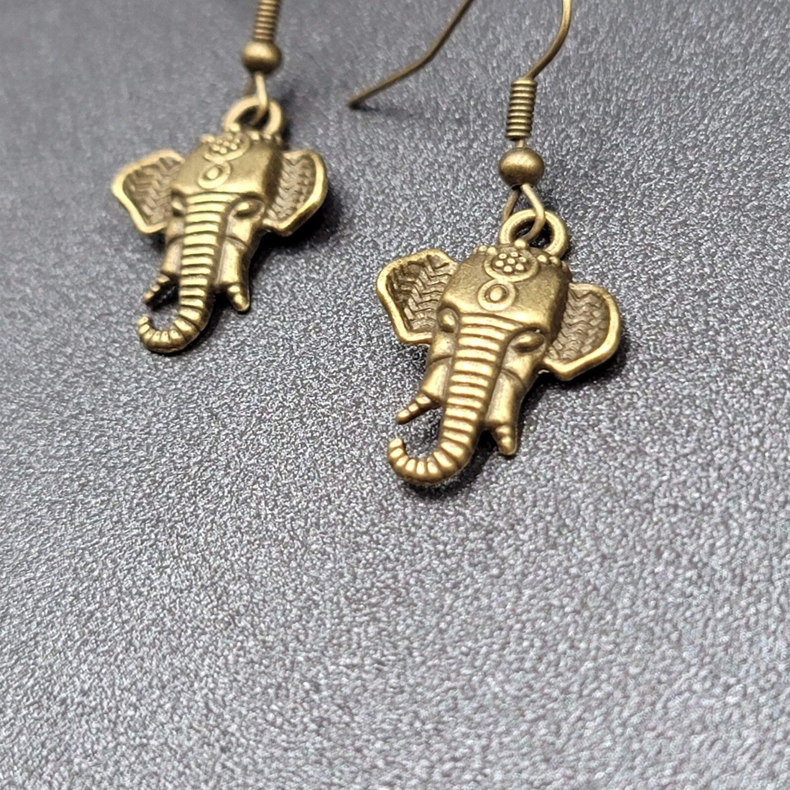 New ELEPHANT Head Pierced Earrings Bronze tone Dangle 7/8"