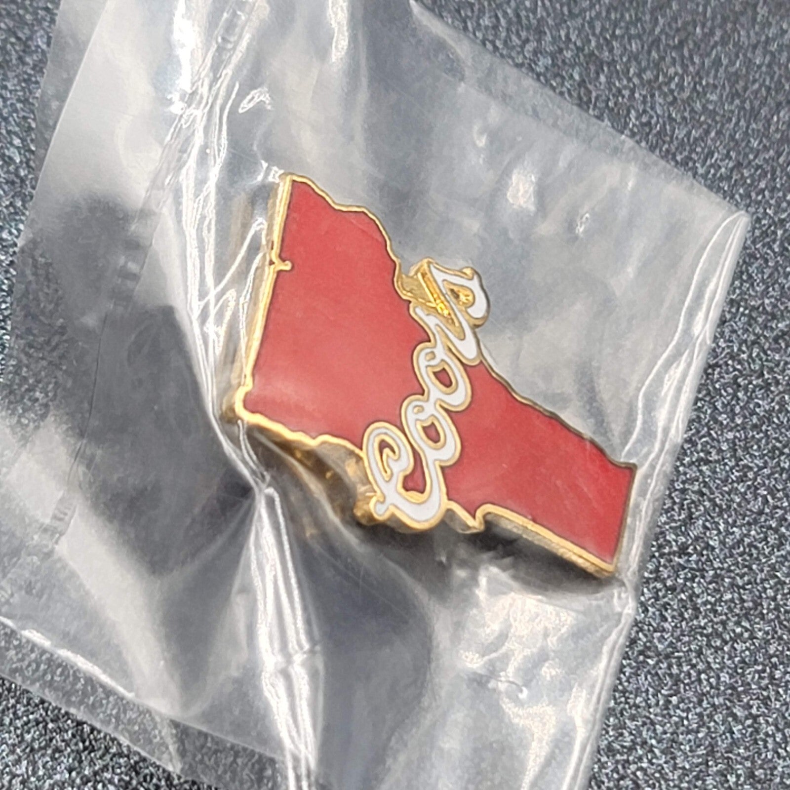 Vermont Vintage State Coors Beer Souvenir Lapel Pin Red Enamel NOS