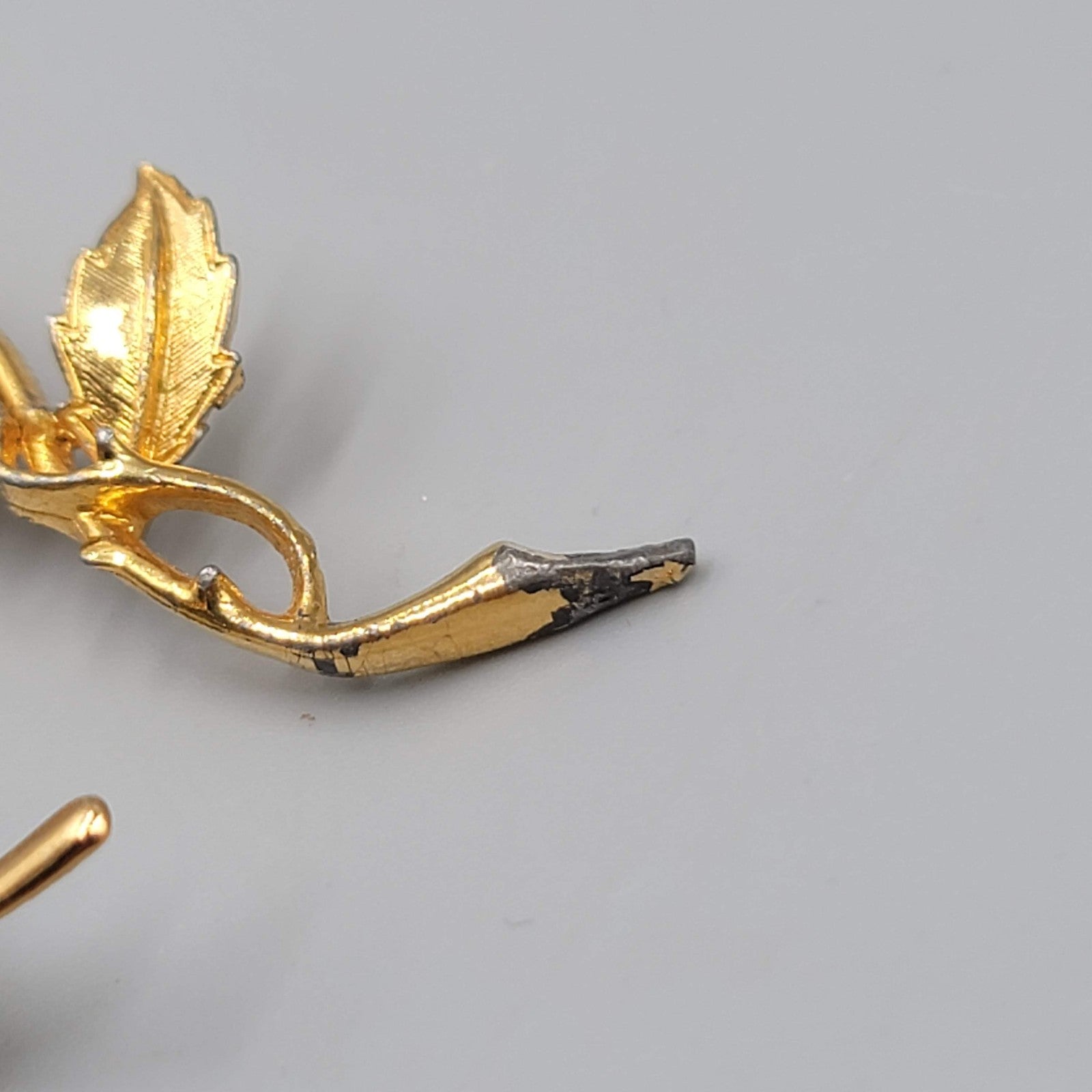 Vintage Gold Tone Rose Flower Leaf Brooch Pin Lot Textured Green Jade Stone