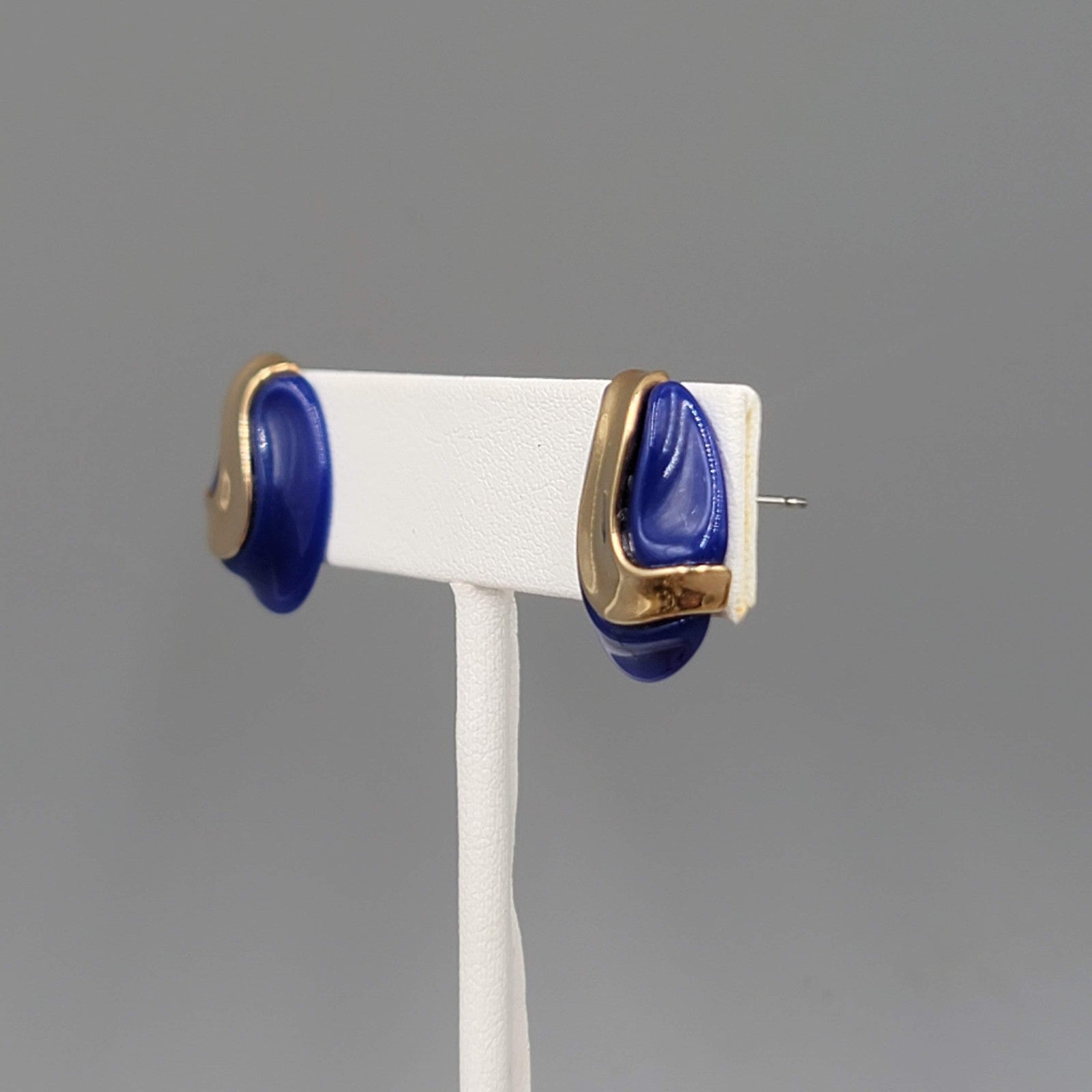 Vintage Blue Oval Pierced Earrings Gold tone Drop 3/4"