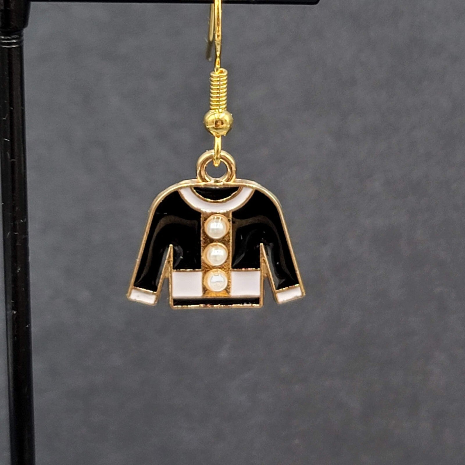Fashion Sweater Pierced Earrings Gold tone Black Enamel Dangle 5/8"