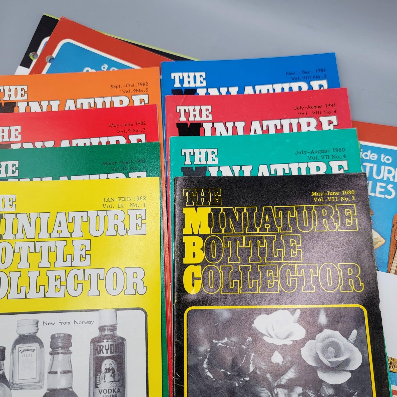 Vintage Miniature Bottle Collector Mag Lot 1975-82 + Guide to Miniature Bottles