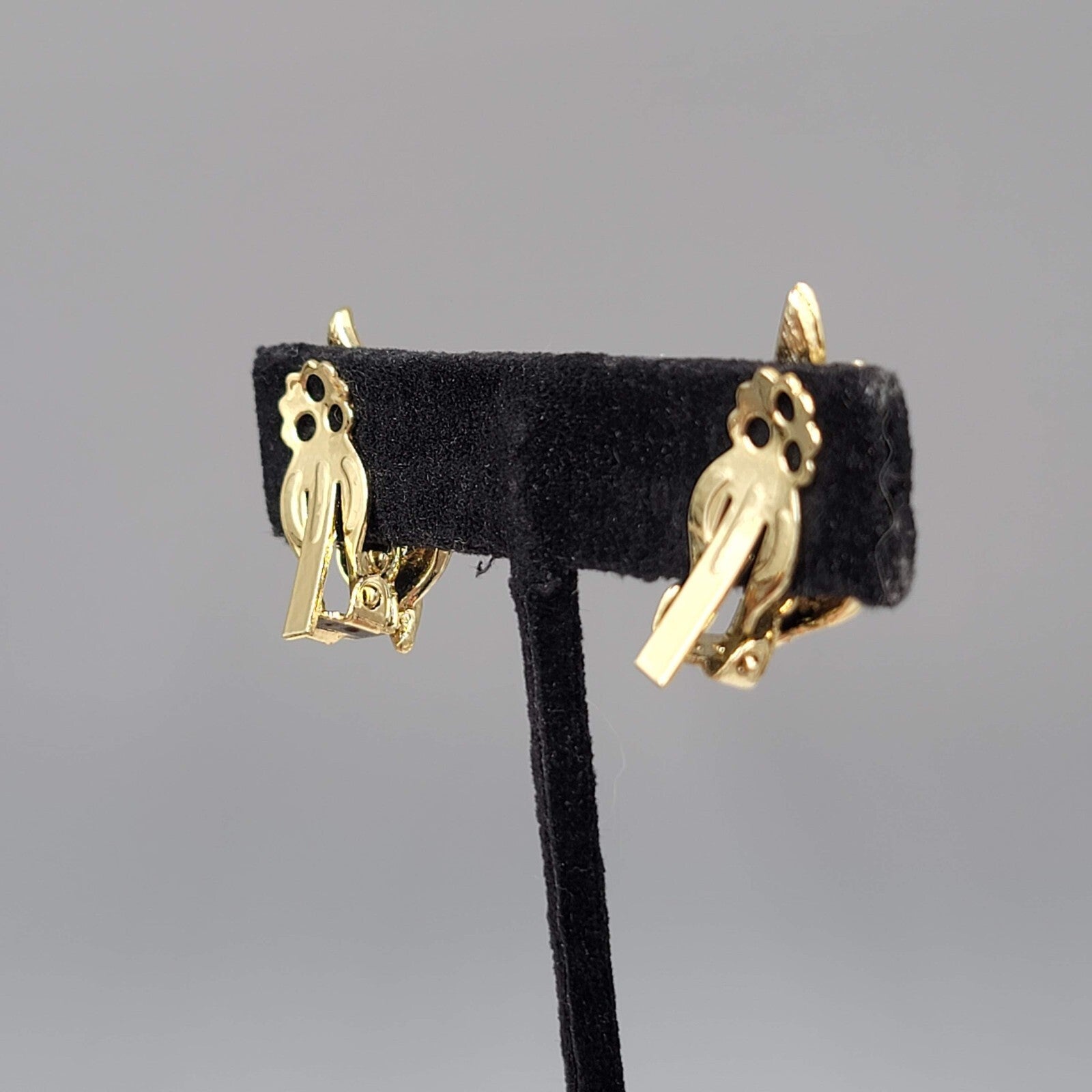 Vintage Gold tone Leaf Design Clip on Earrings Climber 1"