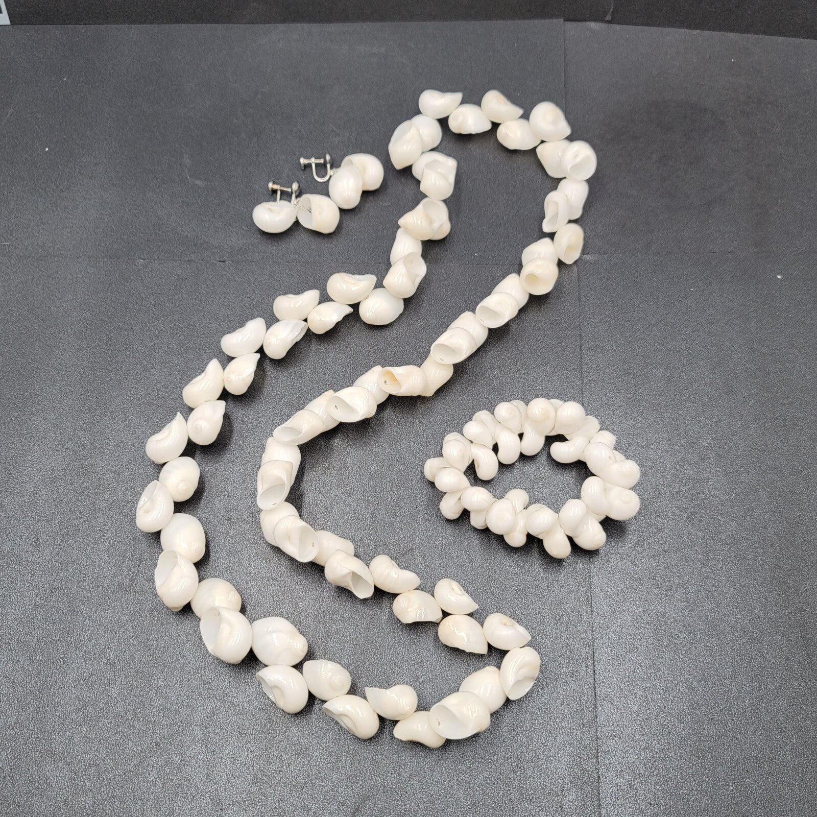 Vintage White Sea Shell Necklace Bracelet Clip Screw Back Earring Set