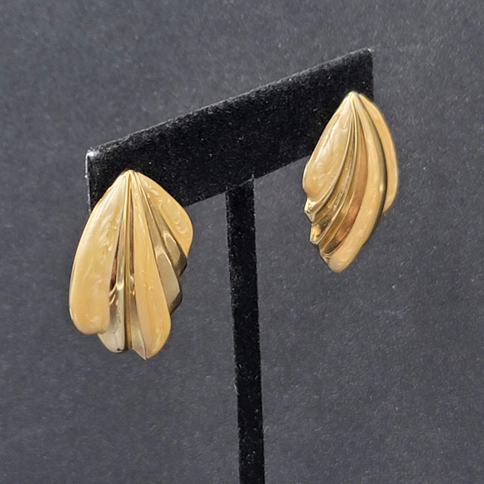 Vintage Pierced Earrings Gold tone Tan Swirl Enamel Drop 1.25" Lightweight