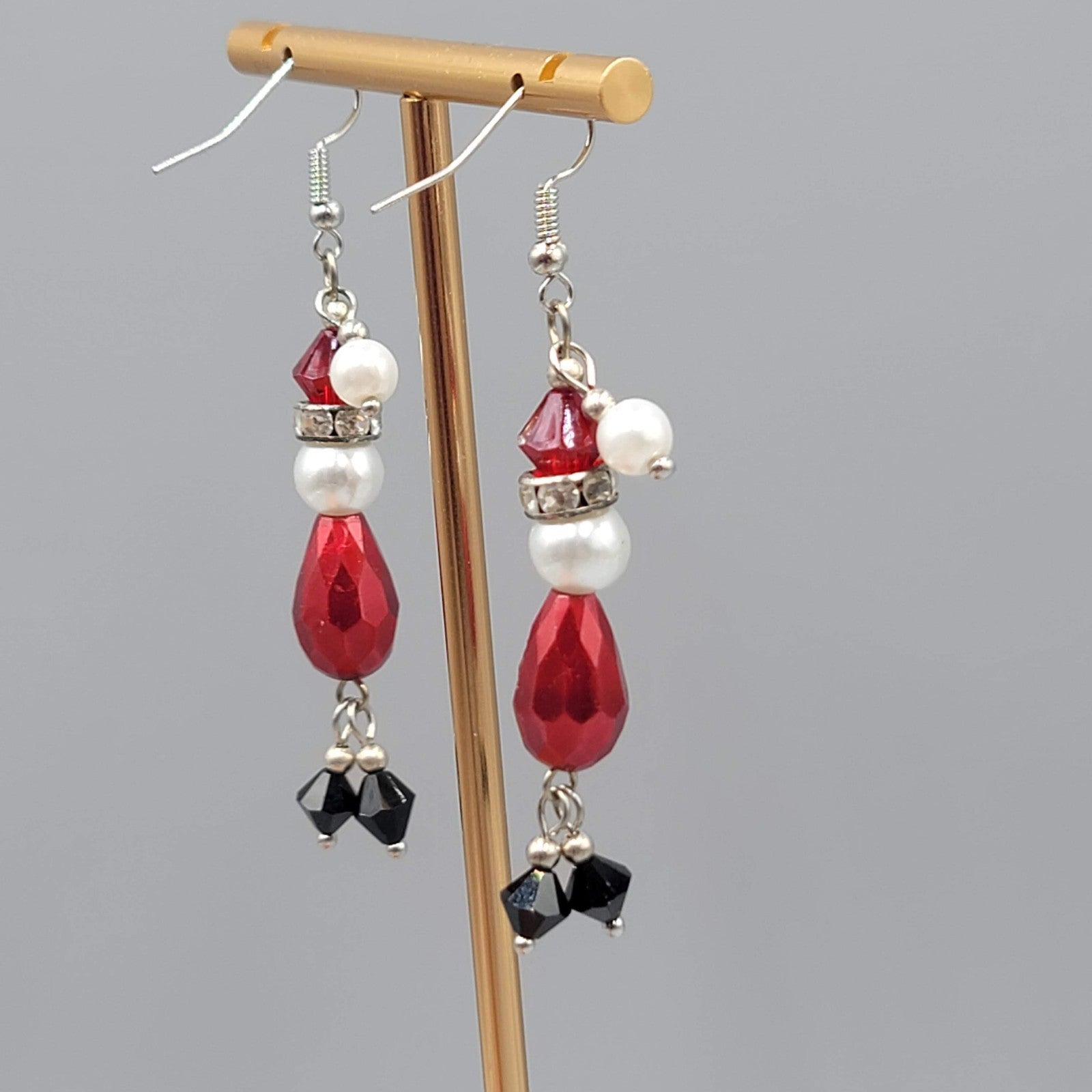 Santa Claus Beaded Pierced Earrings Silver tone Dangle Christmas  2.25 in