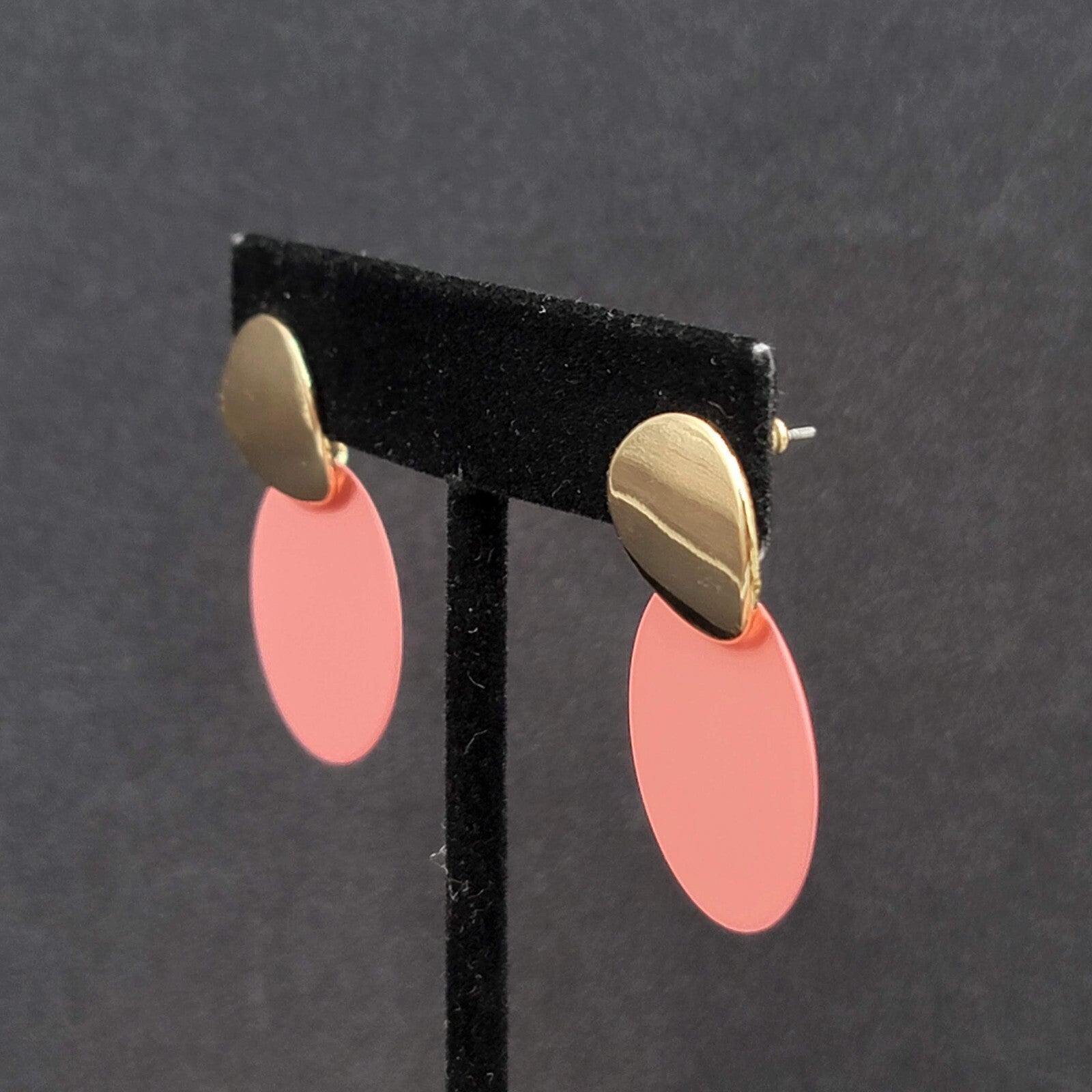 Pierced Earrings Gold tone Matte Pink Enamel Disc Dangle 1.25"