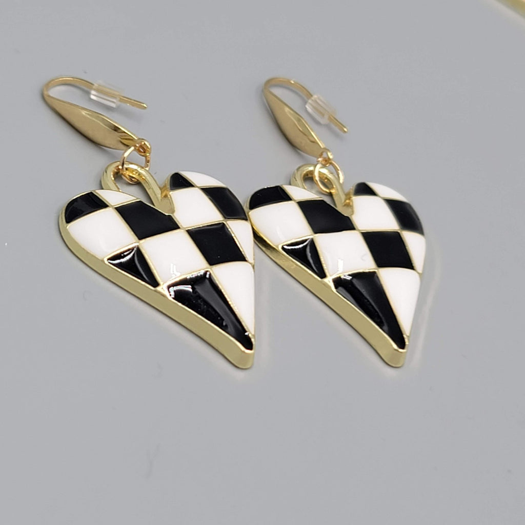 Black White Enamel Checkered Heart Pierced Earrings Gold tone  Dangle Large 1.5"