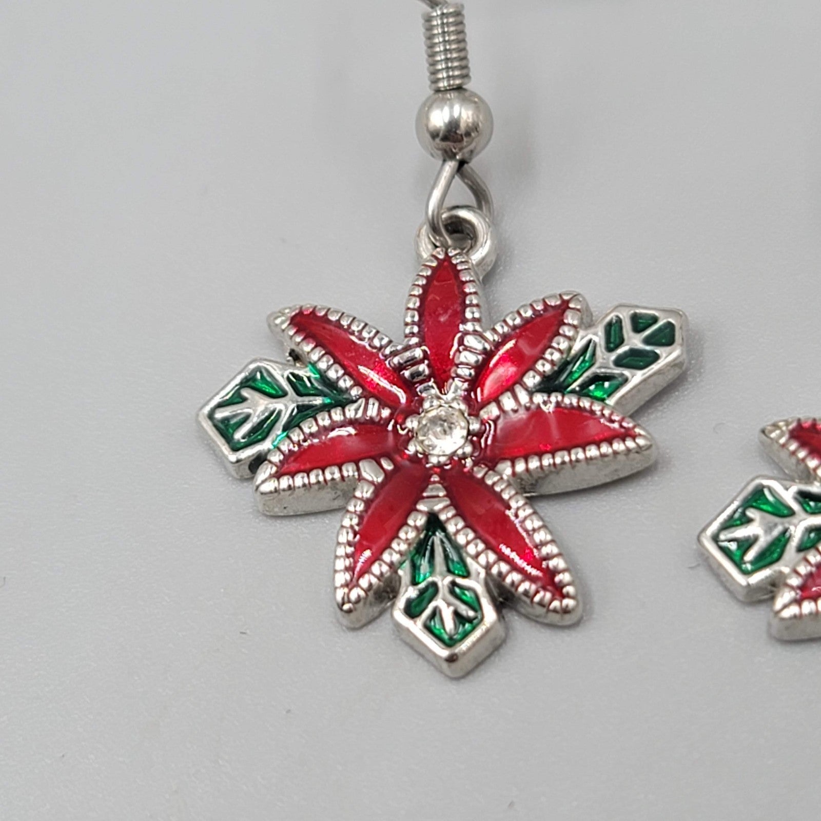 Christmas Flower Pierced Earrings Silver tone Dangle Poinsettia 3/4"