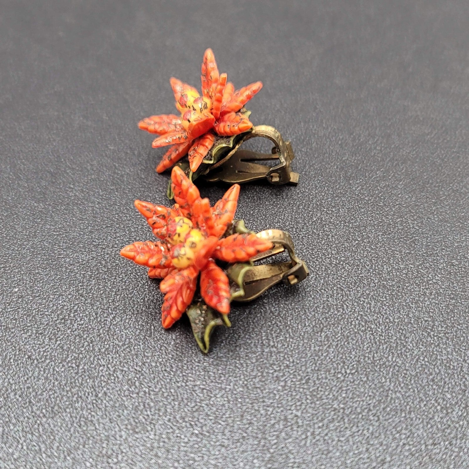 Vintage Clip on Earrings Brooch Set Christmas Poinsettia Plastic Costume Jewelry