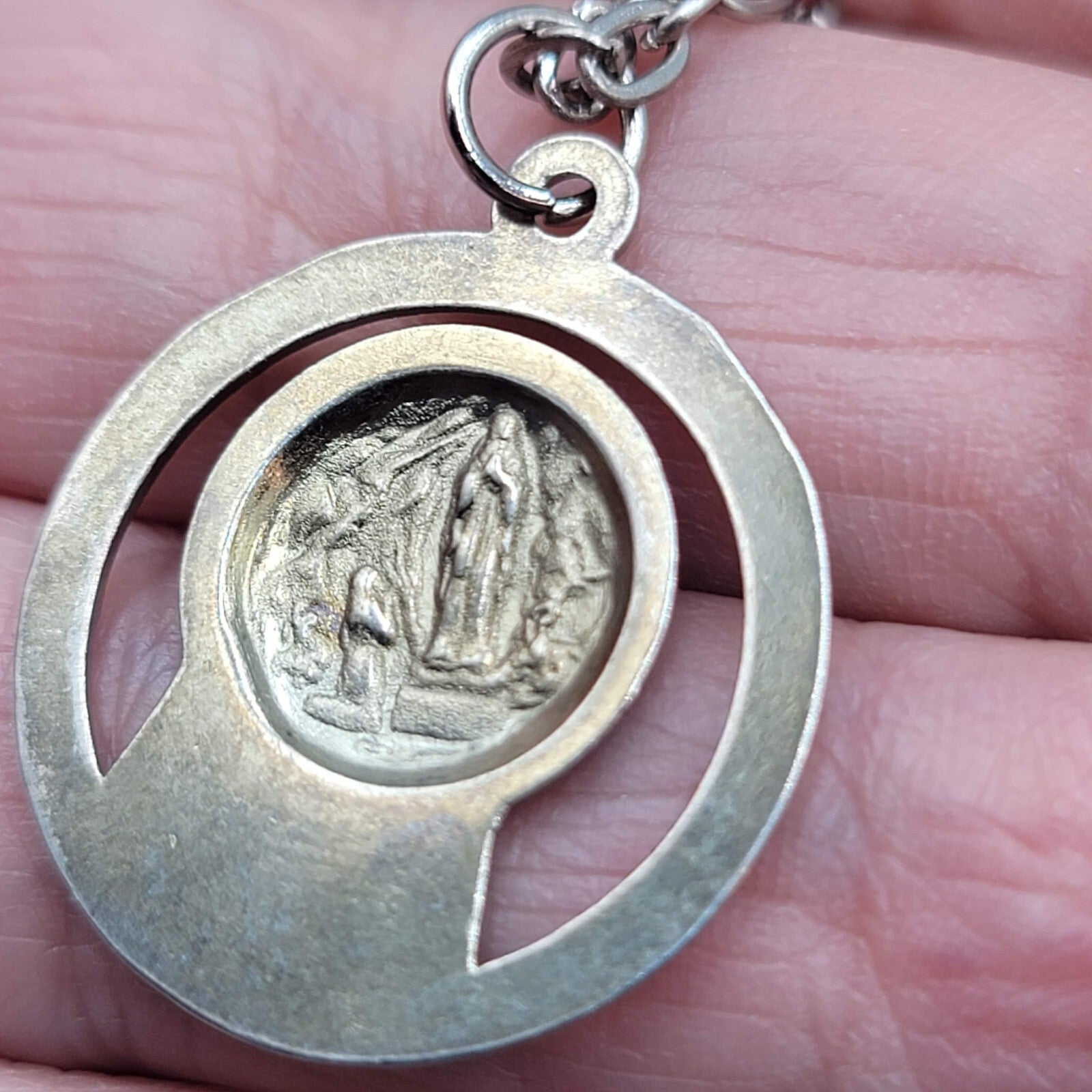 Vintage Our Lady Lourdes Blessed Virgin Mary Catholic Pendant Silver tone 16"