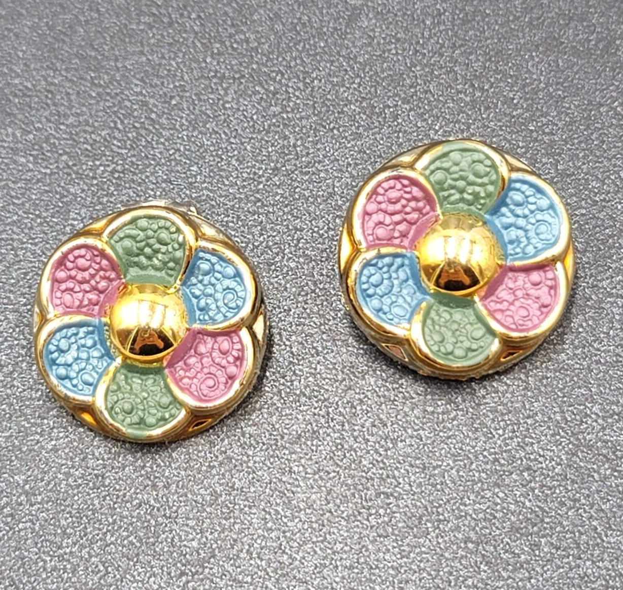 Vintage Clip on Earrings Acrylic Multicolor Flower Lightweight 3/4"