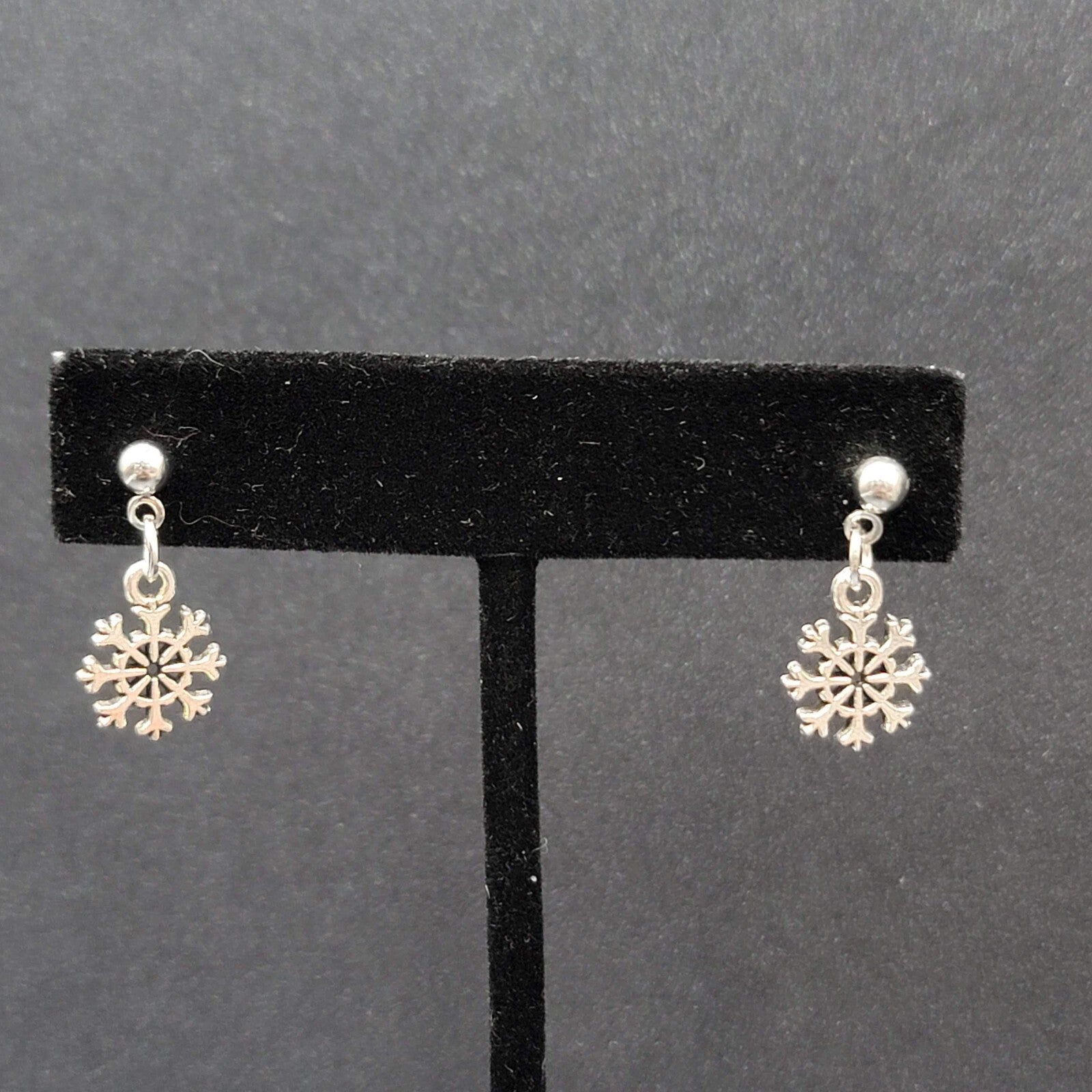 New Snowflake Pierced Earrings Silver tone Dangle 1/2"