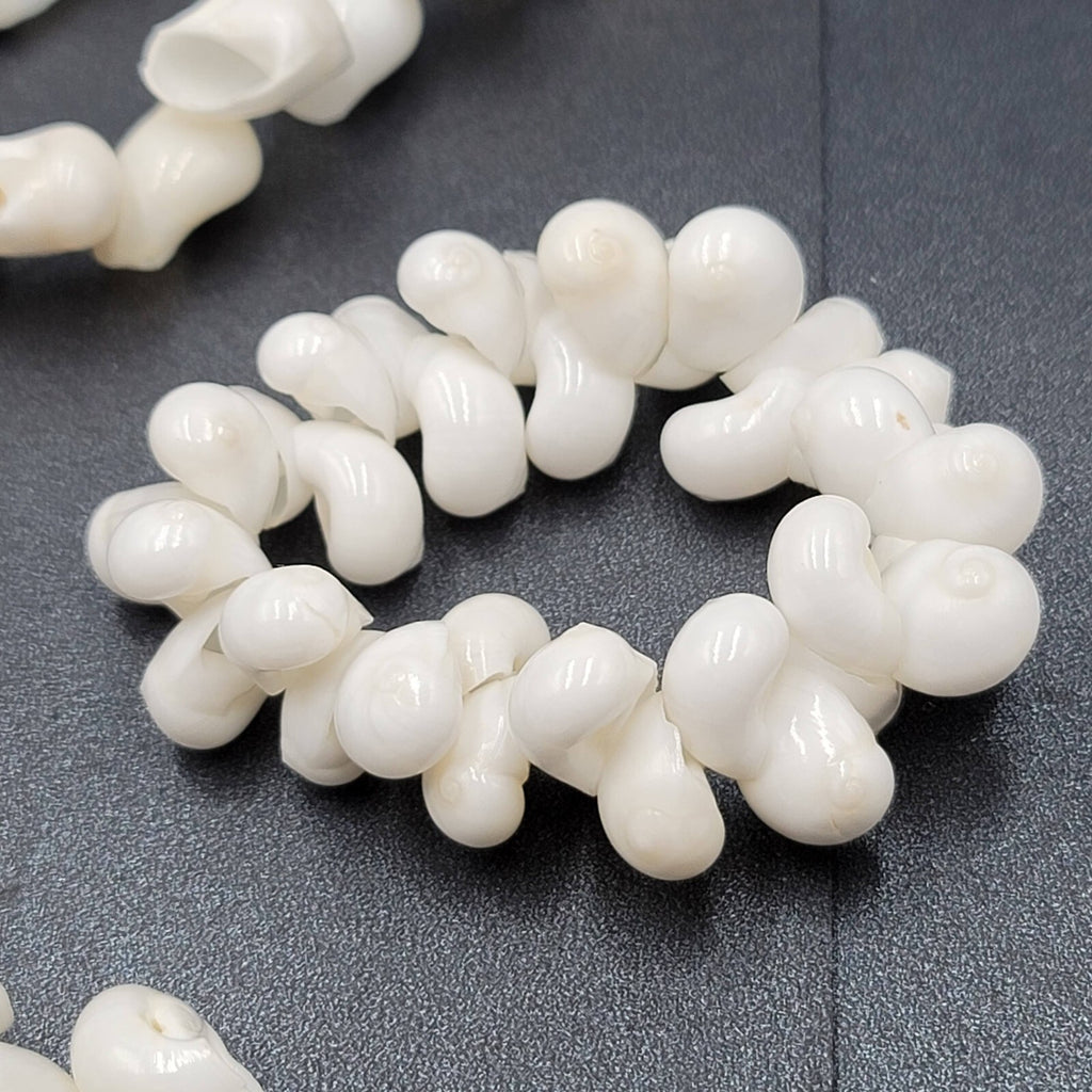 Vintage White Sea Shell Necklace Bracelet Clip Screw Back Earring Set