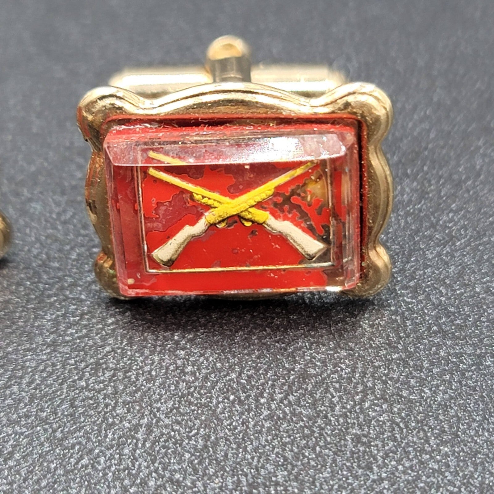 Crossed Rifle Long Gun Cufflinks Gold tone Red Resin Rectangle 3/4"