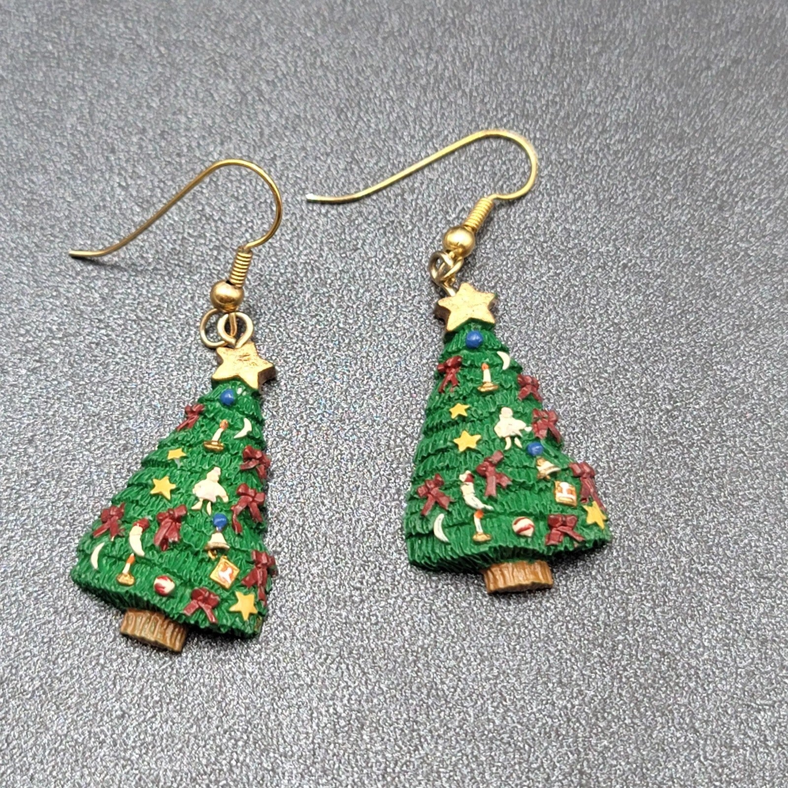 Vintage Christmas Pierced Earrings Resin Christmas Tree Dangle 1.25"