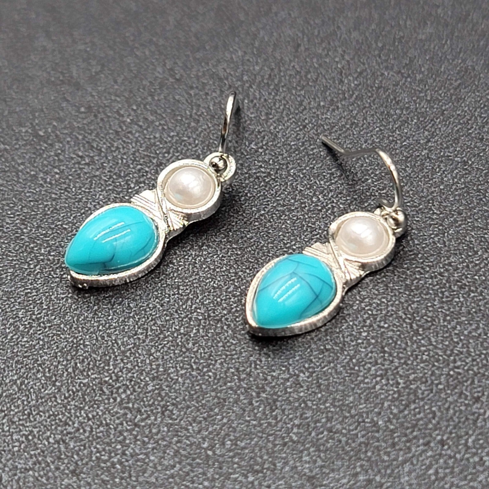 Pierced Earrings Silver tone White Blue Accents Dangle 7/8"