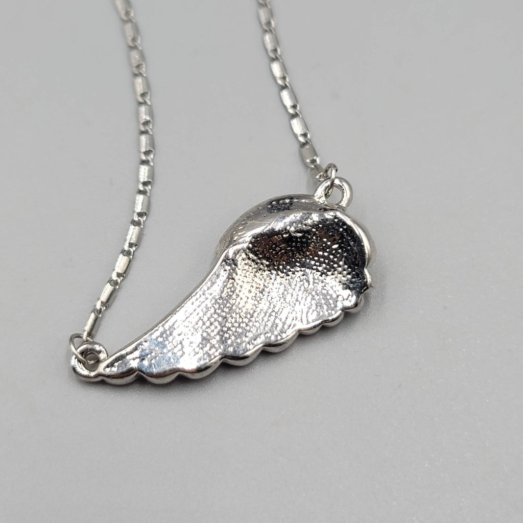 Green Crystal Wing Pendant Necklace Silver Tone Adjustable Chain Elegant Jewelry