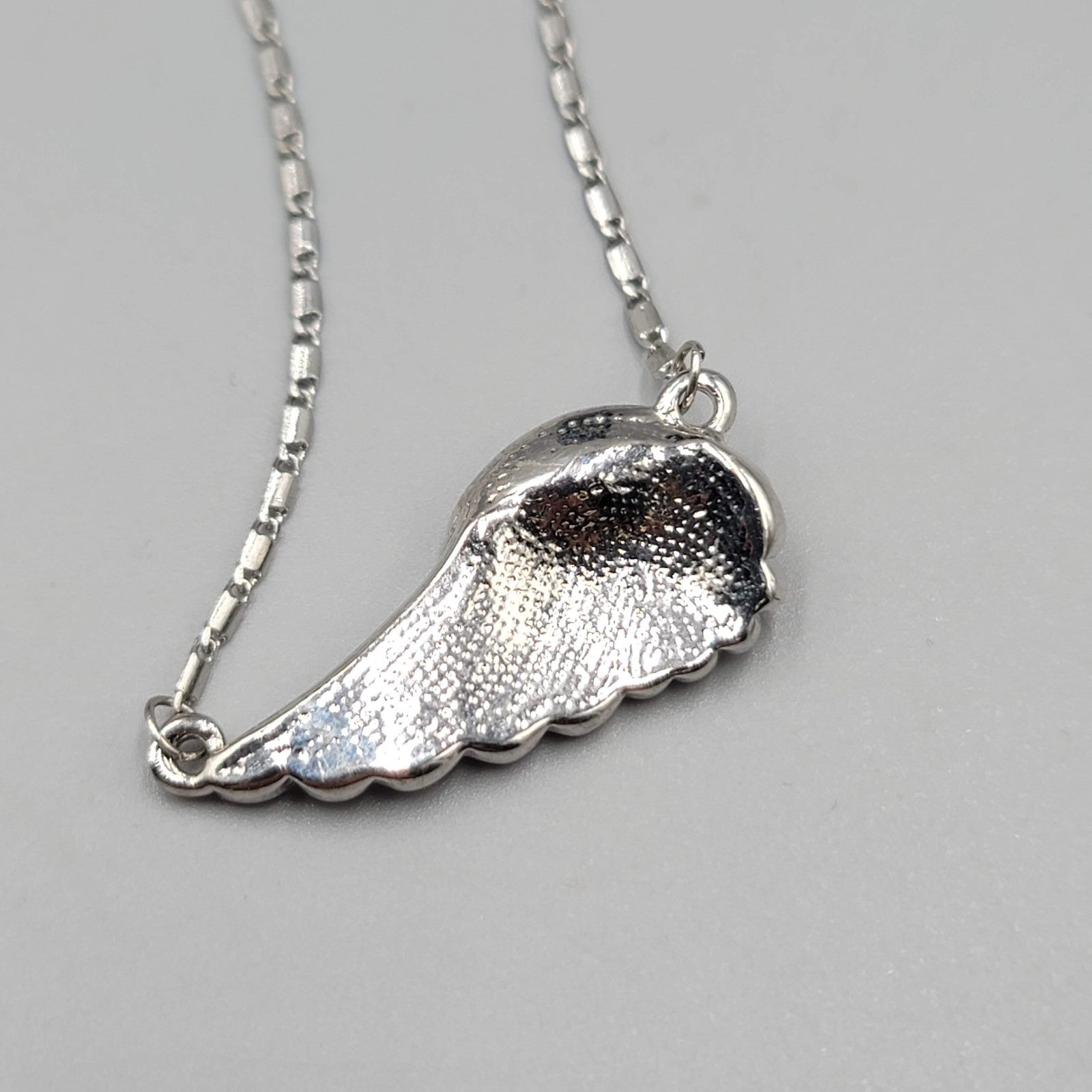 Green Crystal Wing Pendant Necklace Silver Tone Adjustable Chain Elegant Jewelry