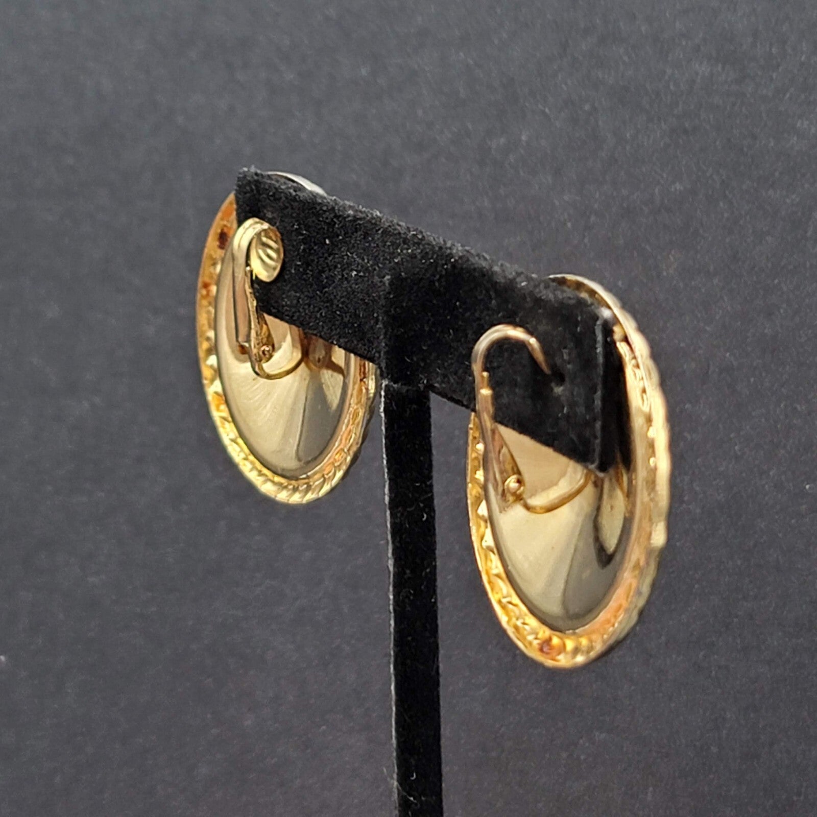 Vintage Clip on Earrings Gold tone Pink Enamel Swirl Round 1.5"