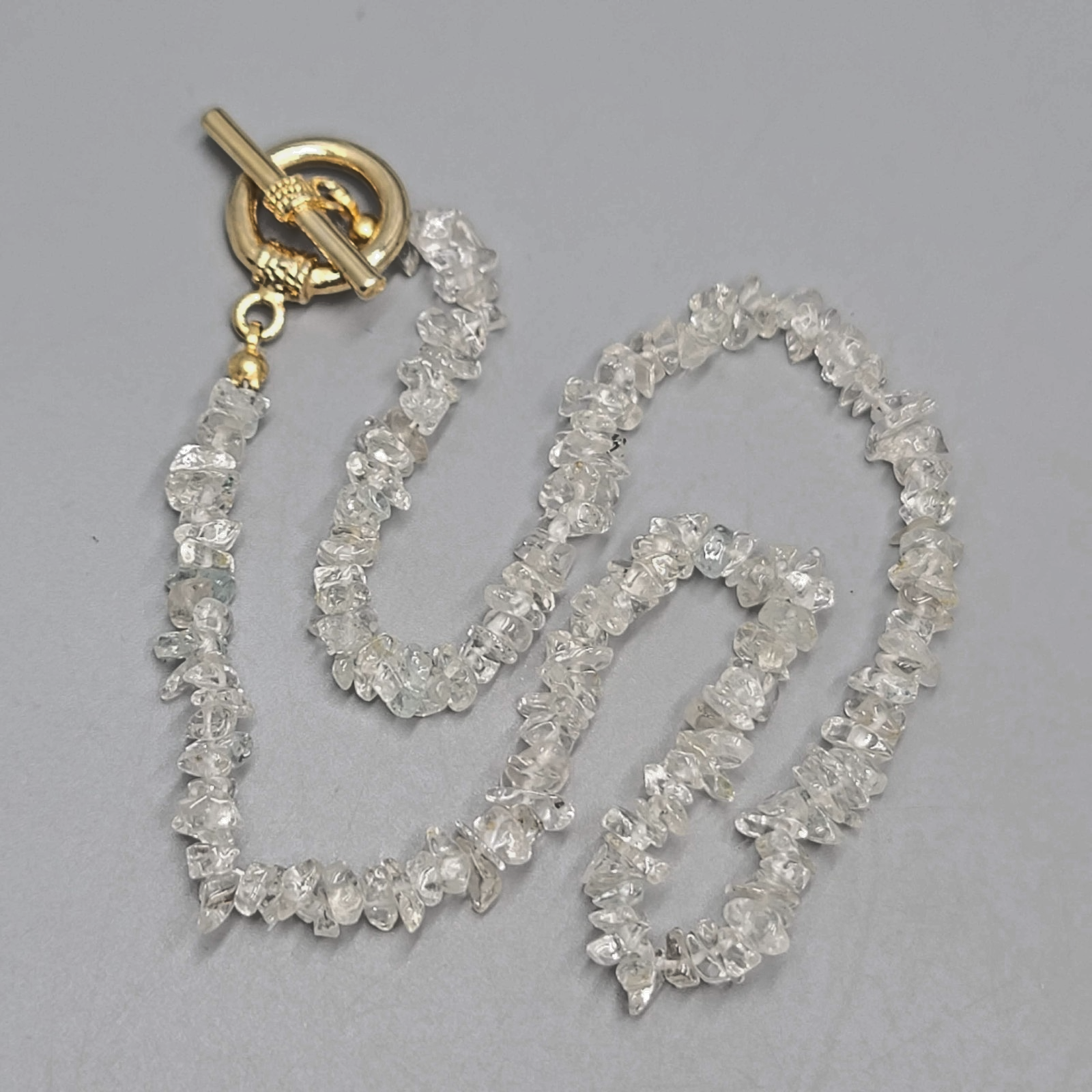 Quarts Bead Chips Necklace Gold tone Toggle Closure 16"