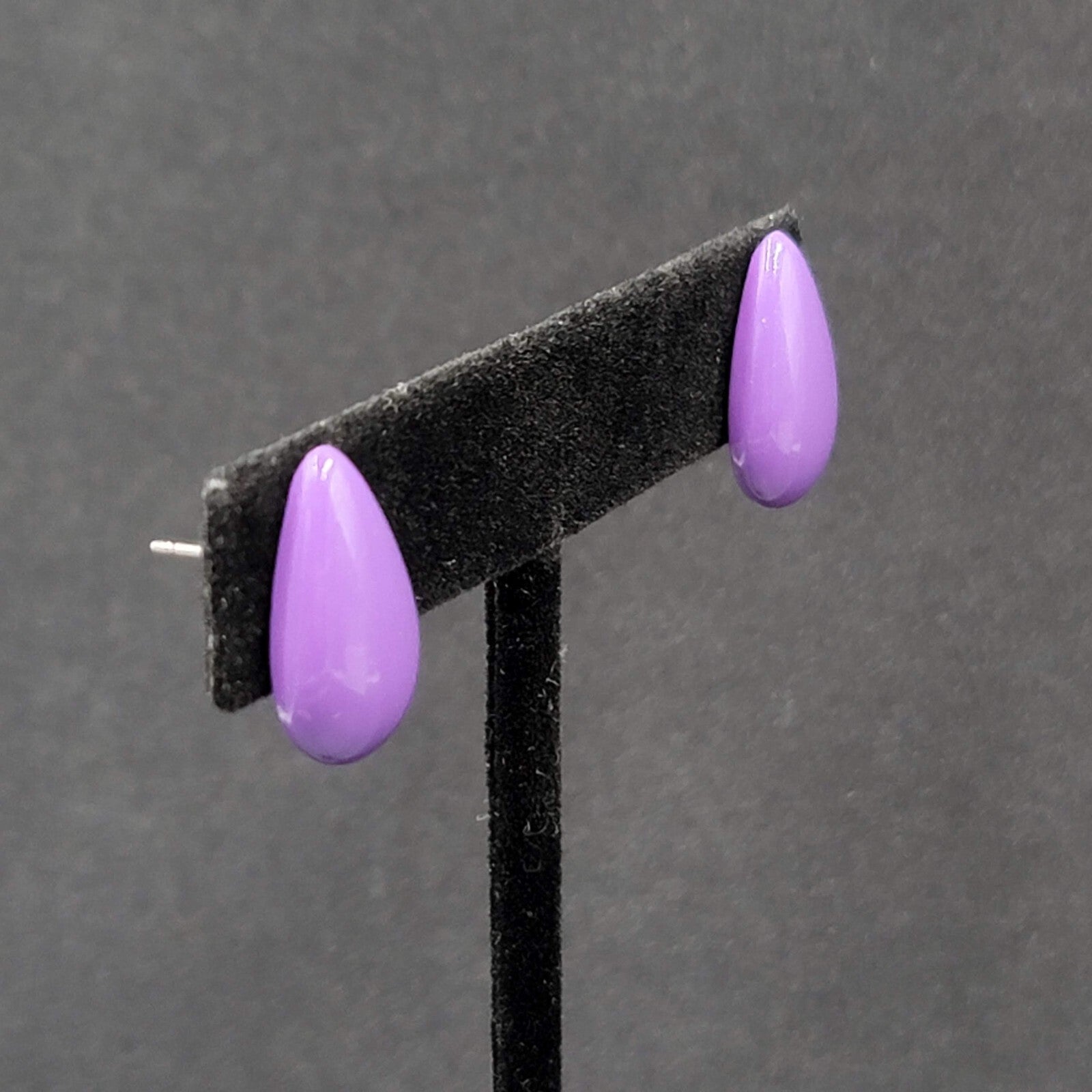 Vintage Pierced Earrings Purple Enamel over Metal Teardrop Drop Studs 3/4"