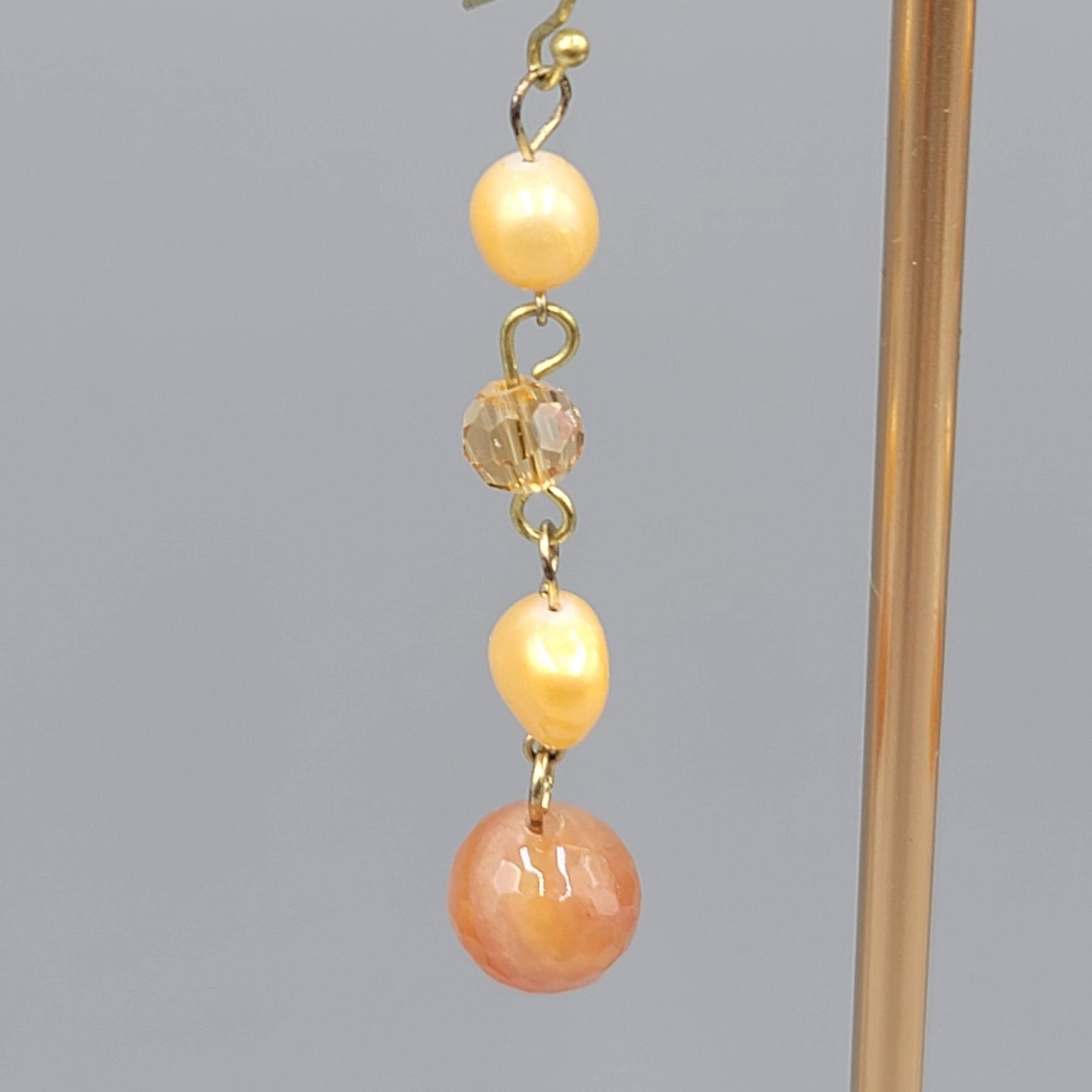 Agate and Pearl Pierced Earrings Gold tone Dangle 2 in