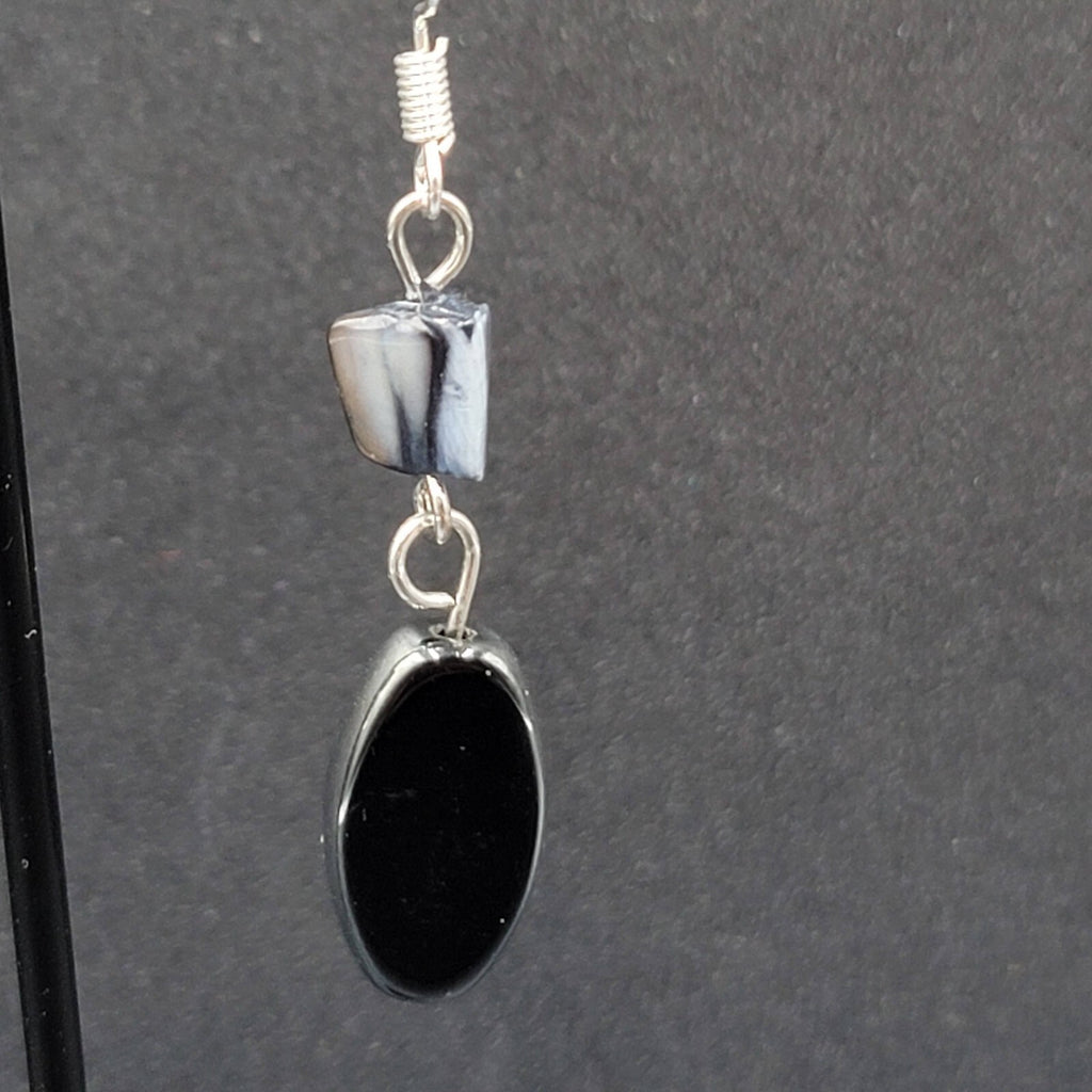 Pierced Earrings Silver tone Black Glass Bead Shell Beads Dangle 1.5"