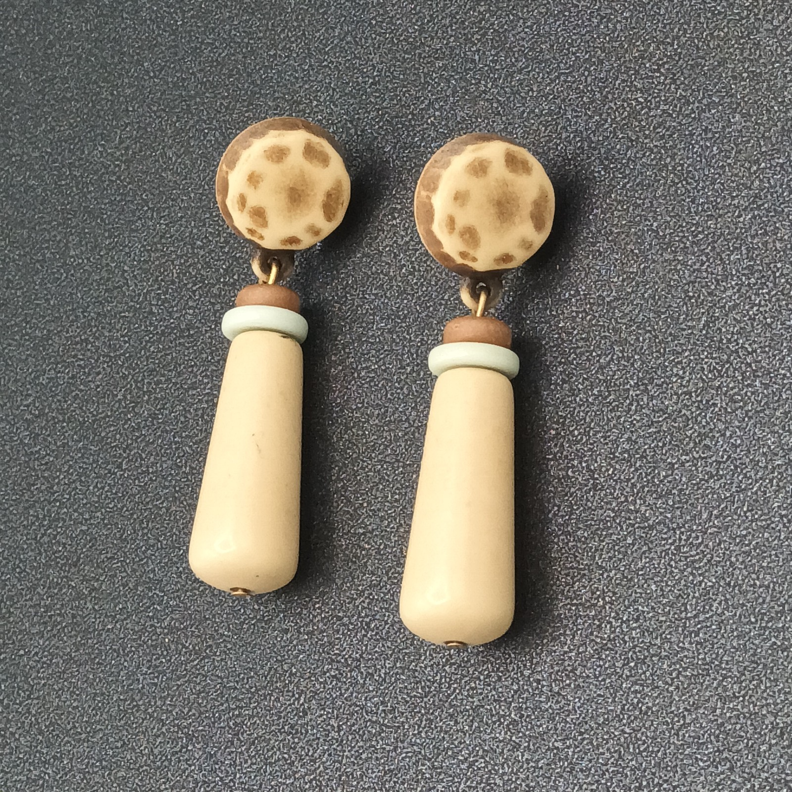 Vintage Pierced Earrings Acrylic Beaded Dangle Tans Browns 1.75 in