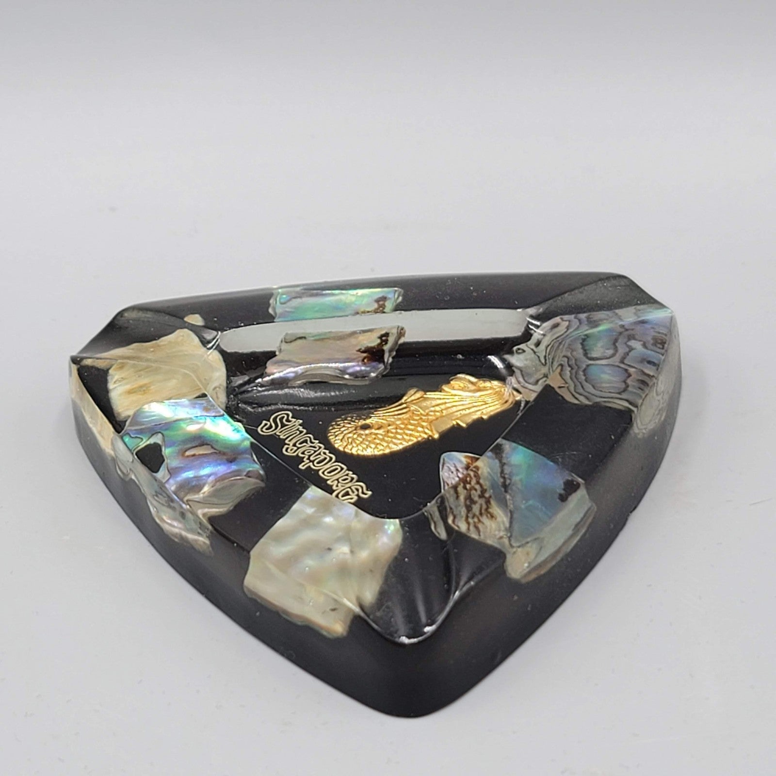 Singapore Merlion Abalone Shell Inlay Triangular Black Resin Ashtray Souvenir