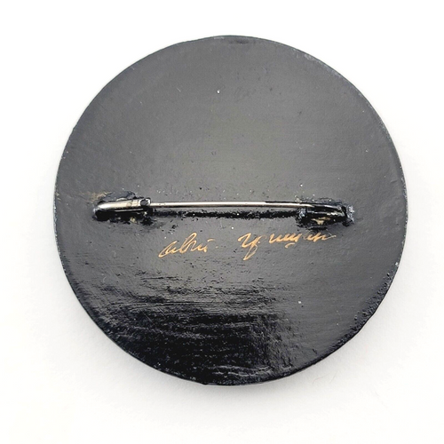 BLACK LAQUERED HAND PAINTED RUSSIAN FLORAL FOLK ART BROOCH 1  7/8"